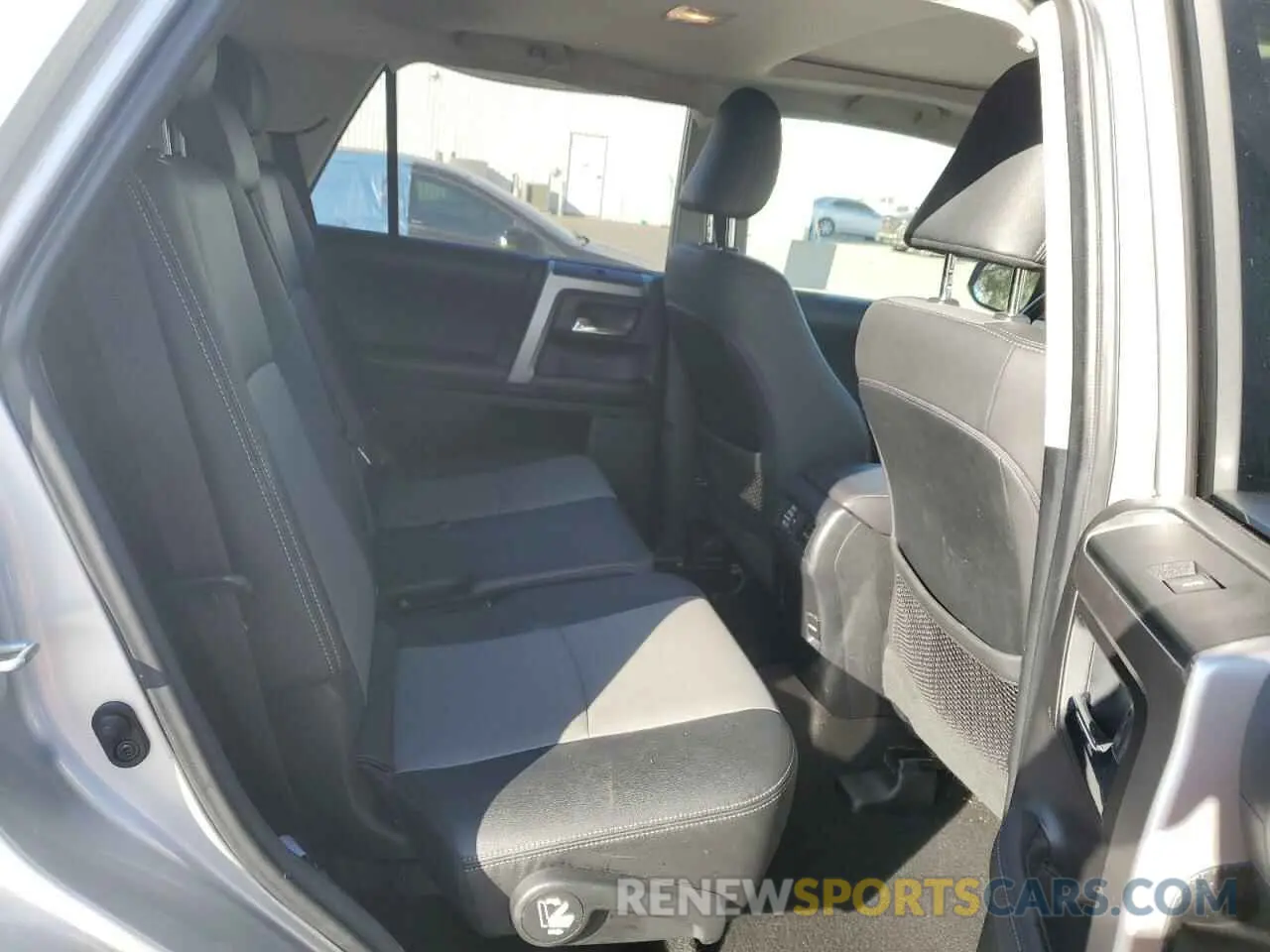 11 fotografías del automóvil dañado JTEBU5JR5K5729121 TOYOTA 4RUNNER 2019