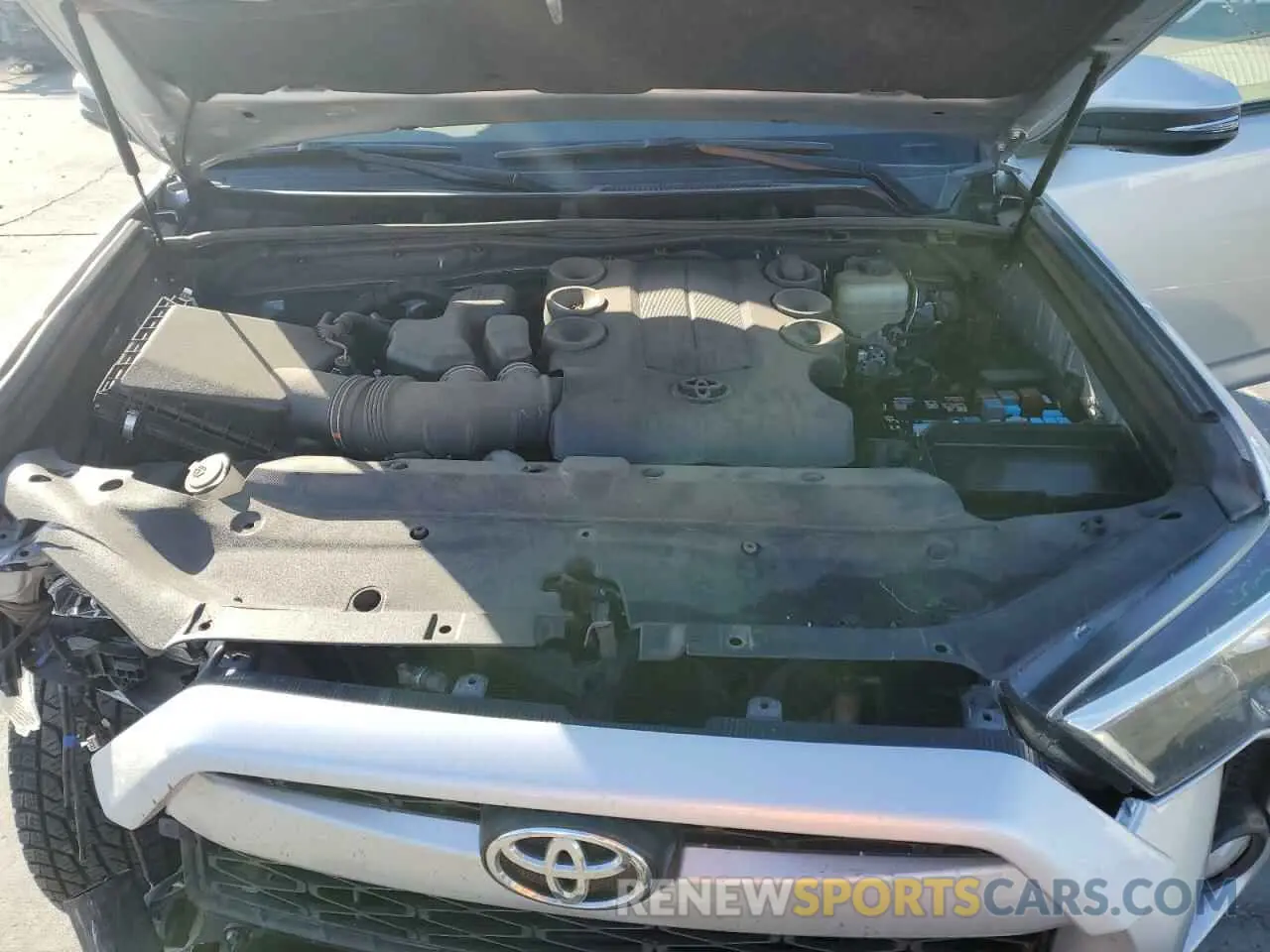 12 fotografías del automóvil dañado JTEBU5JR5K5729121 TOYOTA 4RUNNER 2019