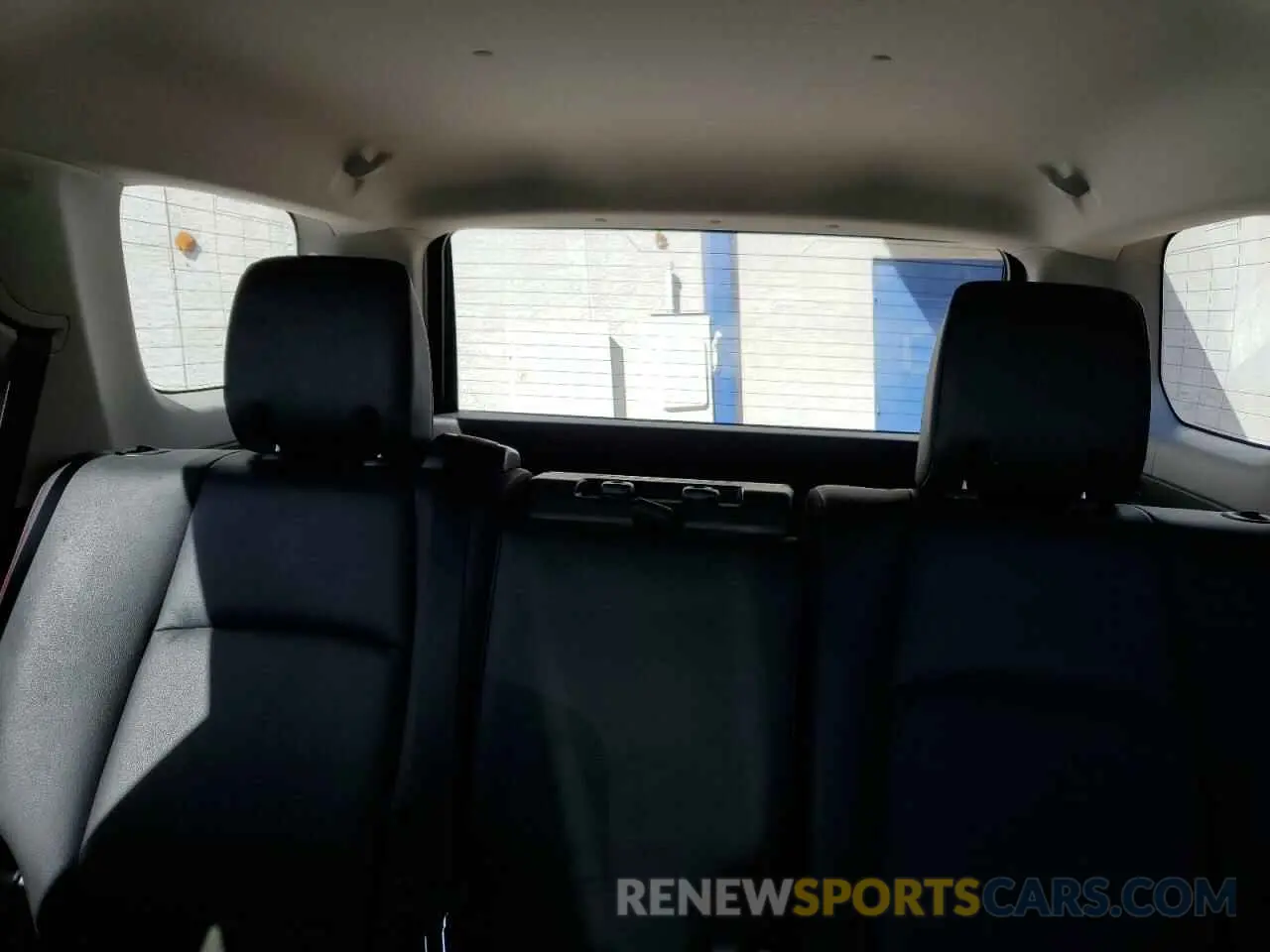 10 fotografías del automóvil dañado JTEBU5JR6K5652856 TOYOTA 4RUNNER 2019