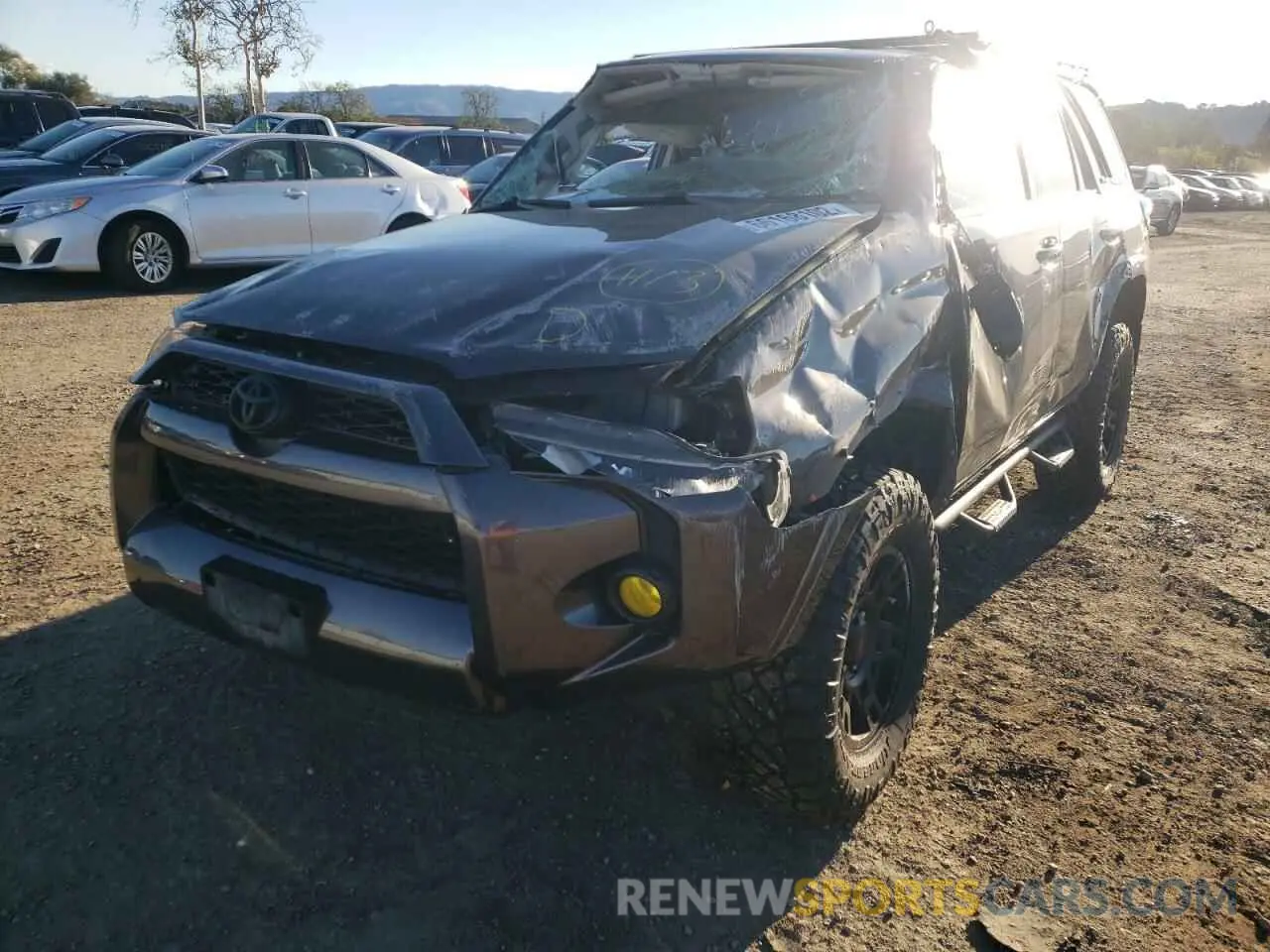 2 fotografías del automóvil dañado JTEBU5JR6K5703160 TOYOTA 4RUNNER 2019