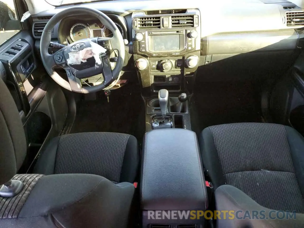 8 fotografías del automóvil dañado JTEBU5JR7K5633443 TOYOTA 4RUNNER 2019