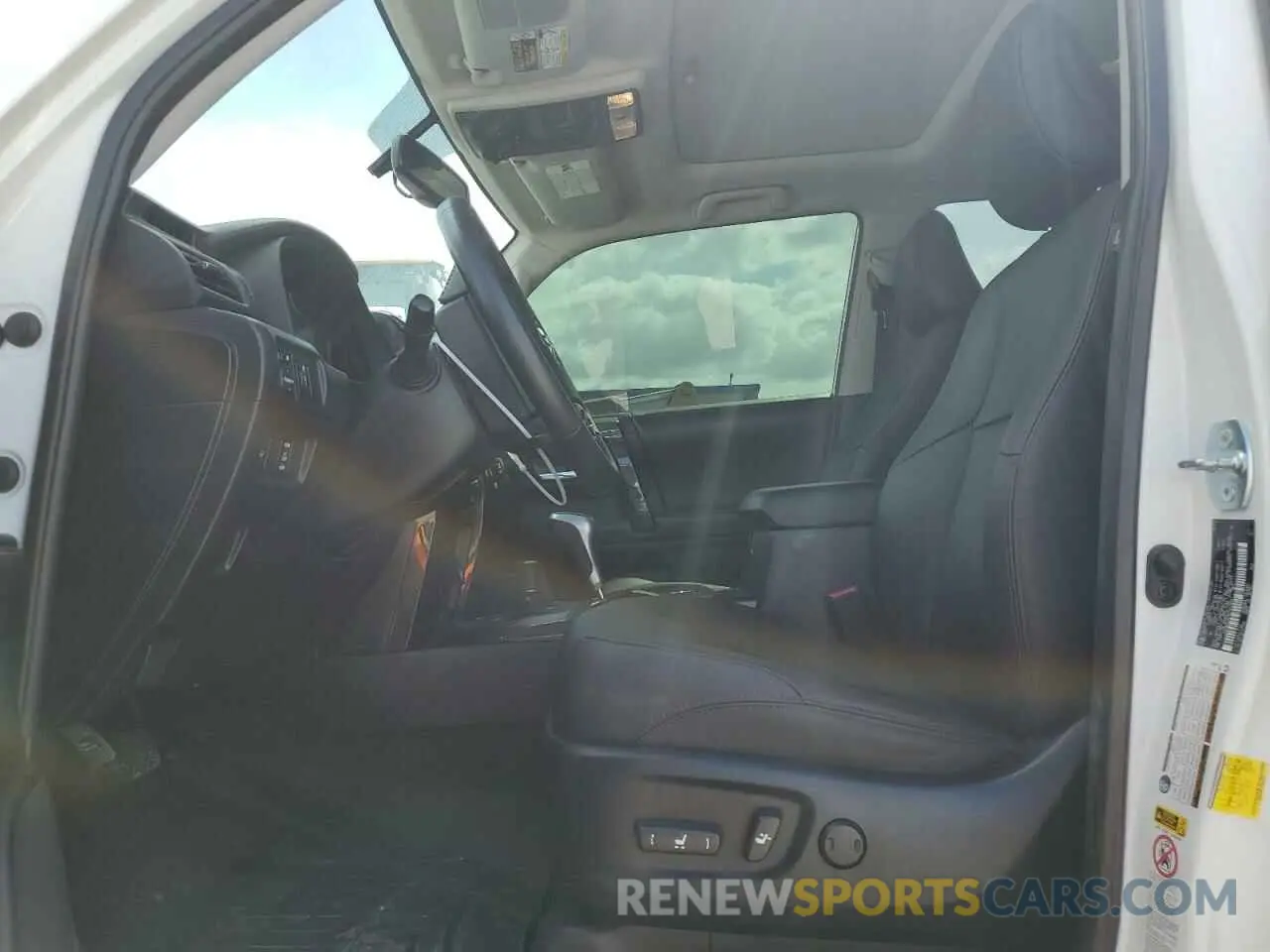 7 fotografías del automóvil dañado JTEBU5JR7K5661856 TOYOTA 4RUNNER 2019