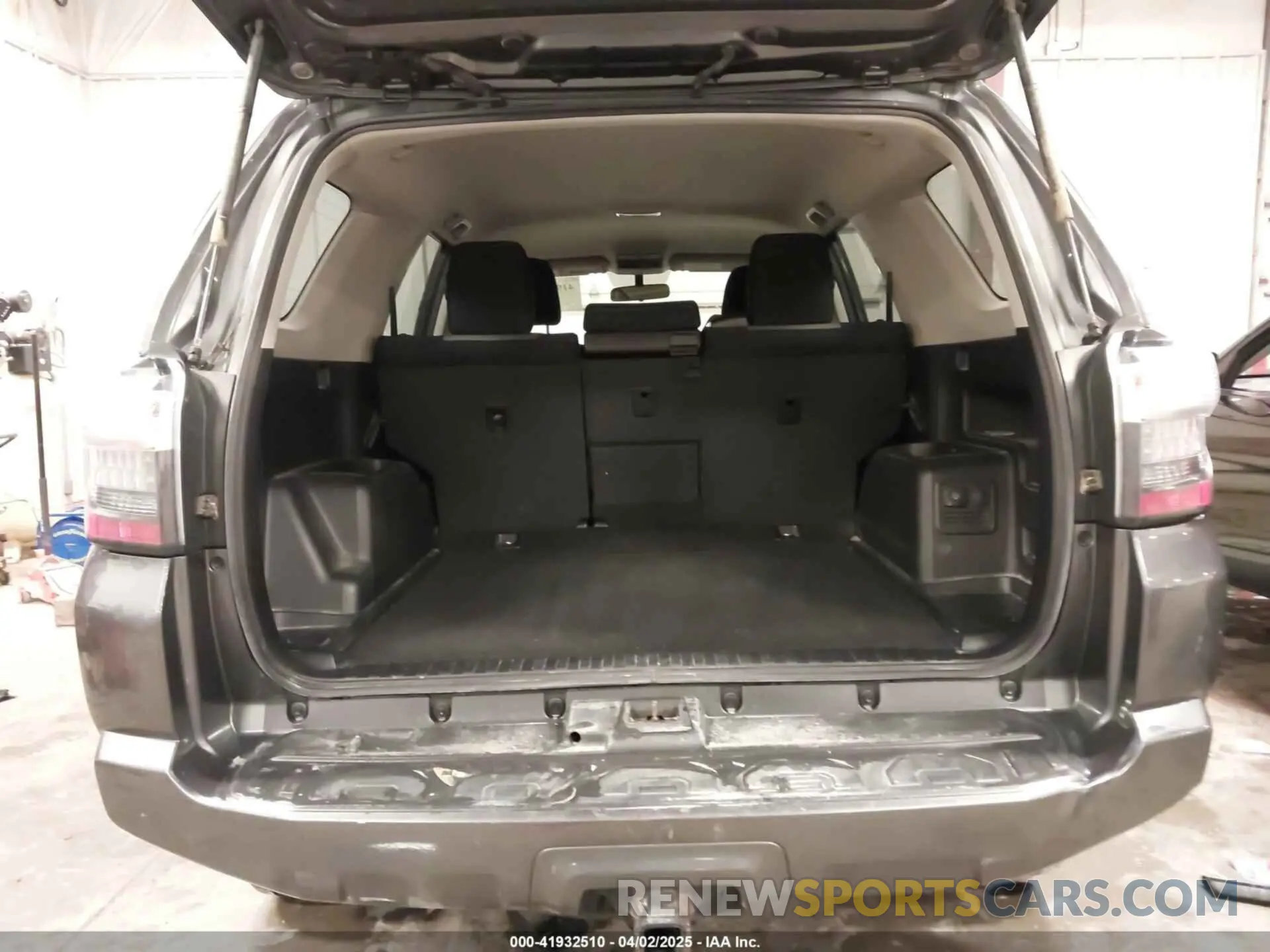 12 fotografías del automóvil dañado JTEBU5JR7K5672873 TOYOTA 4RUNNER 2019