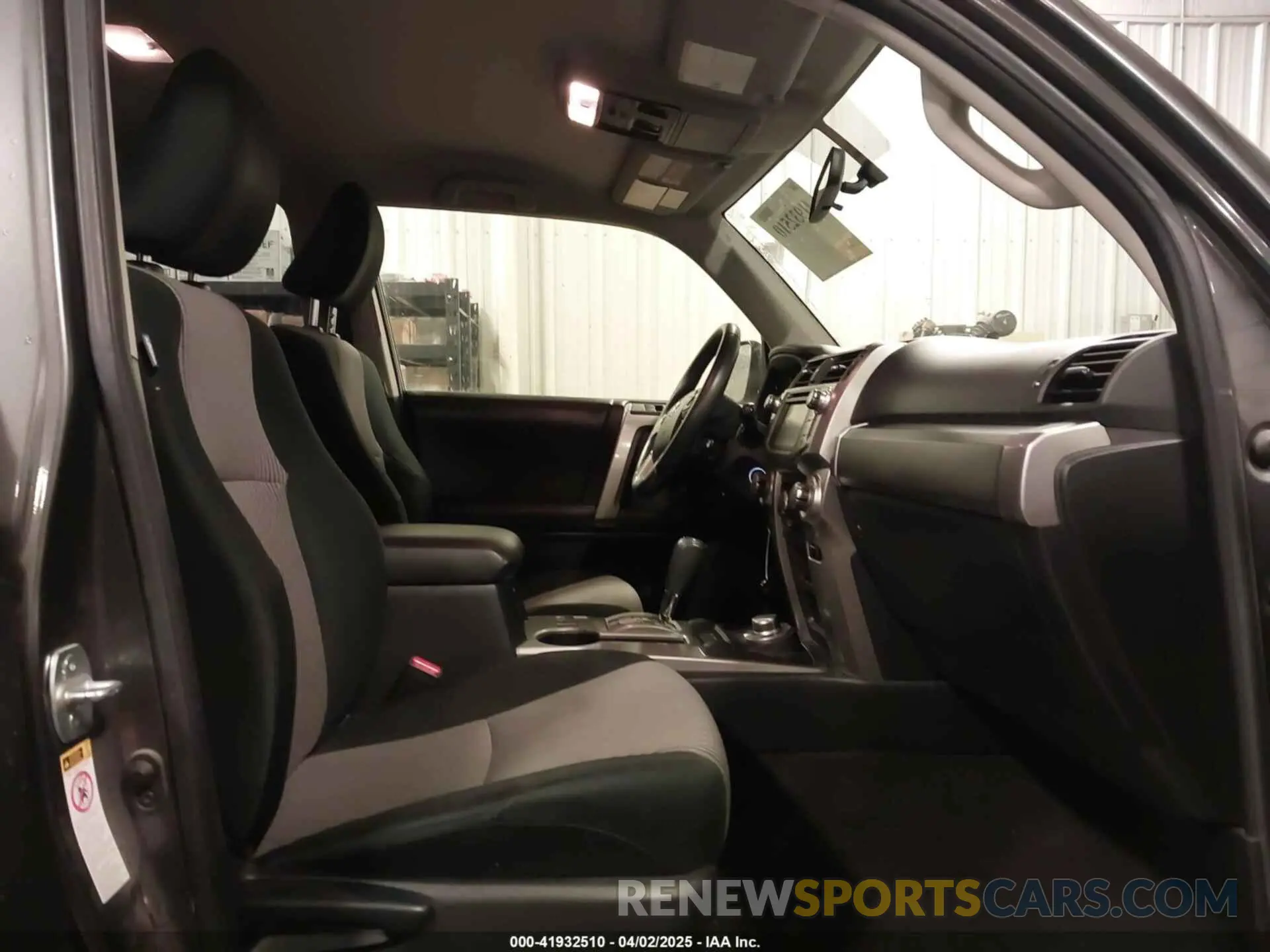 5 fotografías del automóvil dañado JTEBU5JR7K5672873 TOYOTA 4RUNNER 2019