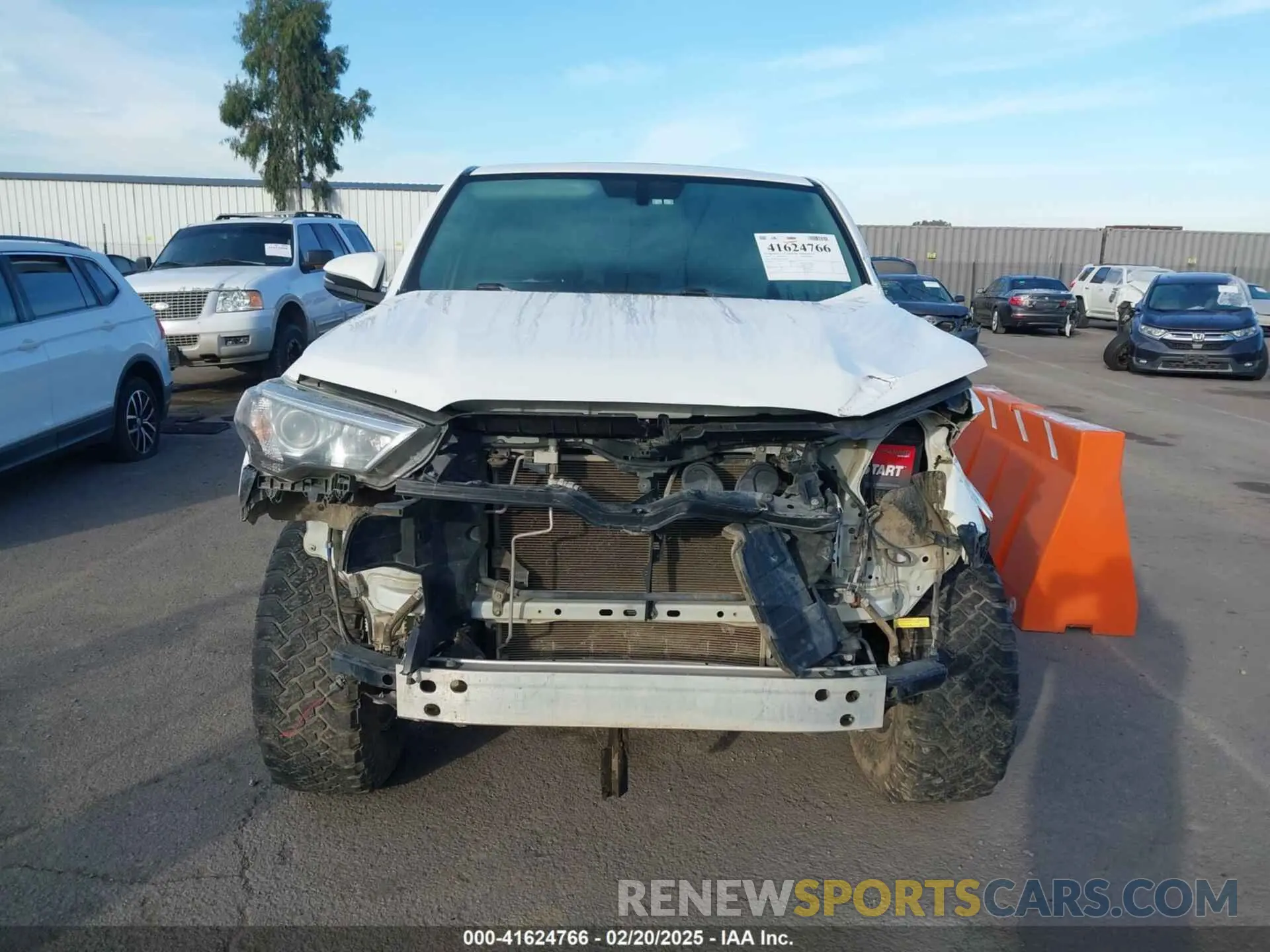 13 fotografías del automóvil dañado JTEBU5JR8K5644399 TOYOTA 4RUNNER 2019