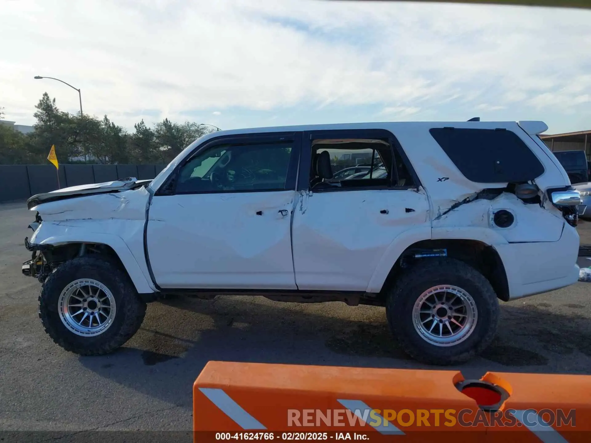 15 fotografías del automóvil dañado JTEBU5JR8K5644399 TOYOTA 4RUNNER 2019