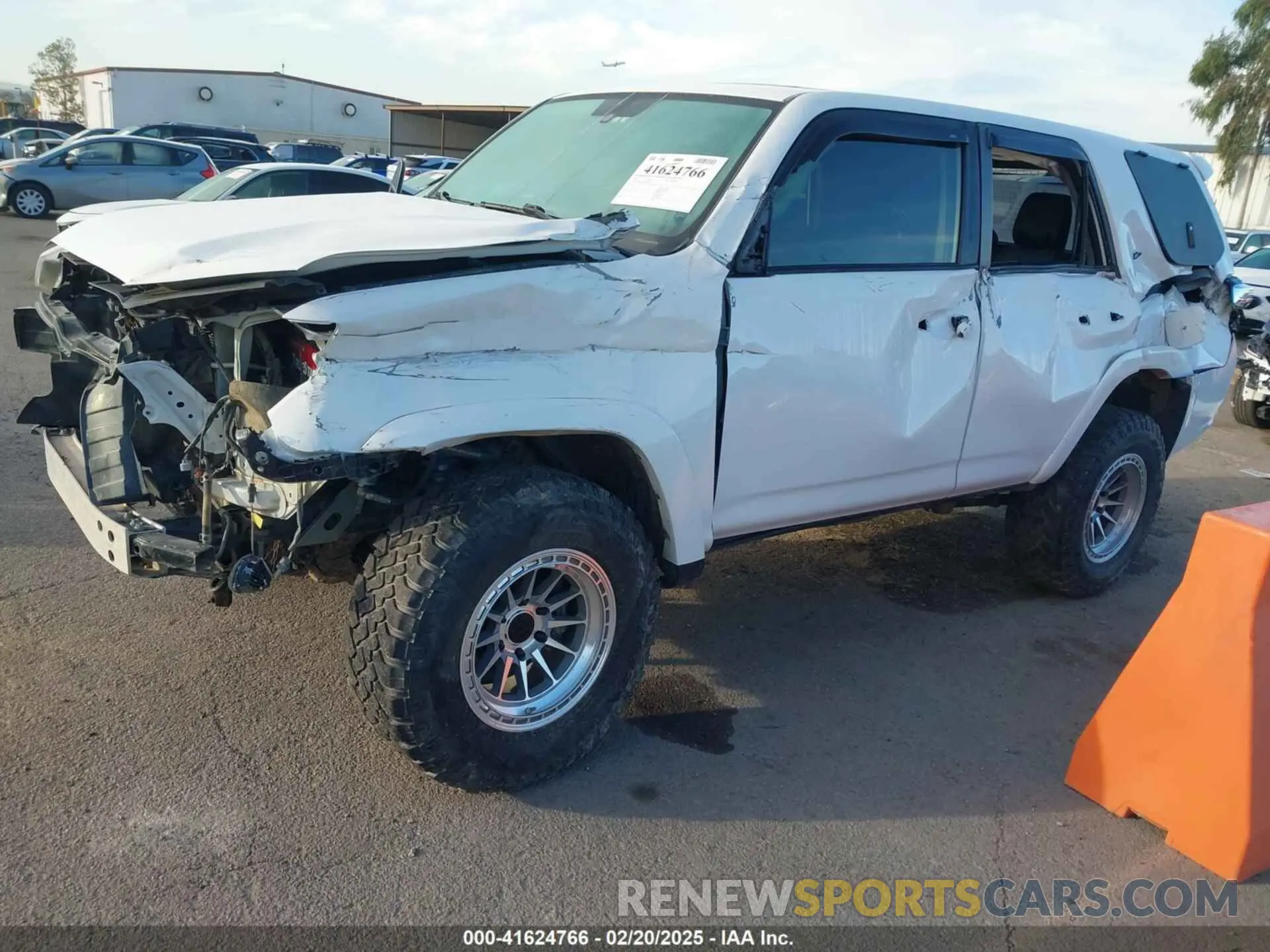 2 fotografías del automóvil dañado JTEBU5JR8K5644399 TOYOTA 4RUNNER 2019