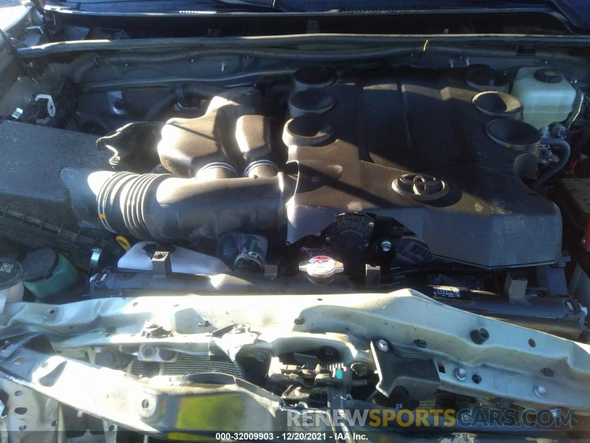 10 fotografías del automóvil dañado JTEBU5JR8K5657993 TOYOTA 4RUNNER 2019