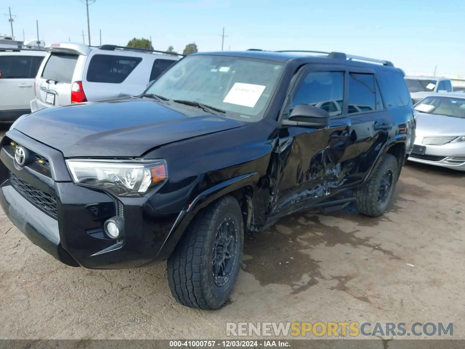 2 fotografías del automóvil dañado JTEBU5JR9K5631144 TOYOTA 4RUNNER 2019