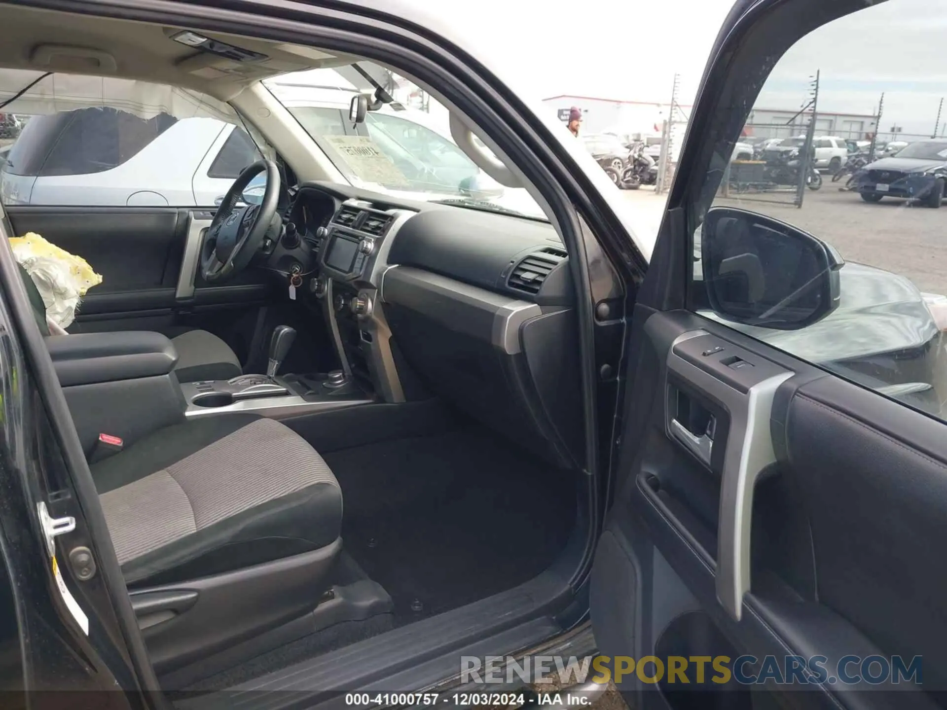 5 fotografías del automóvil dañado JTEBU5JR9K5631144 TOYOTA 4RUNNER 2019