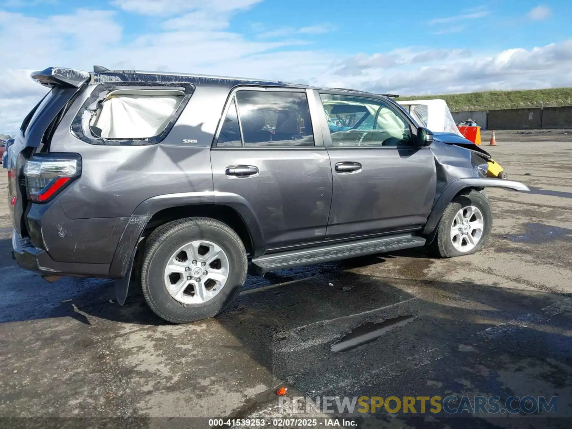 14 fotografías del automóvil dañado JTEBU5JR9K5666170 TOYOTA 4RUNNER 2019