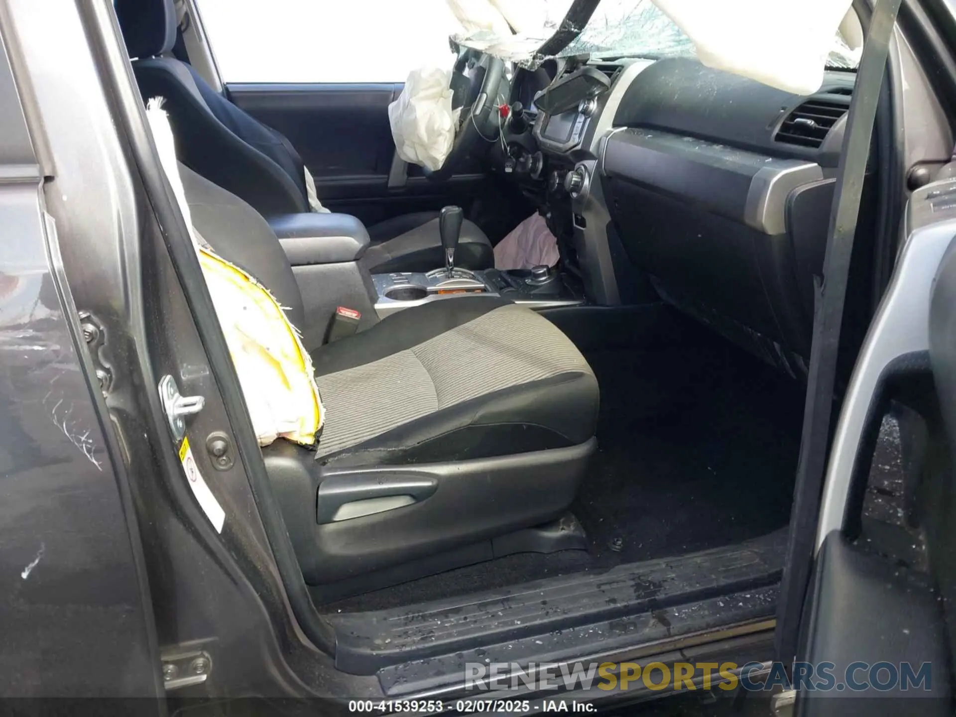 5 fotografías del automóvil dañado JTEBU5JR9K5666170 TOYOTA 4RUNNER 2019