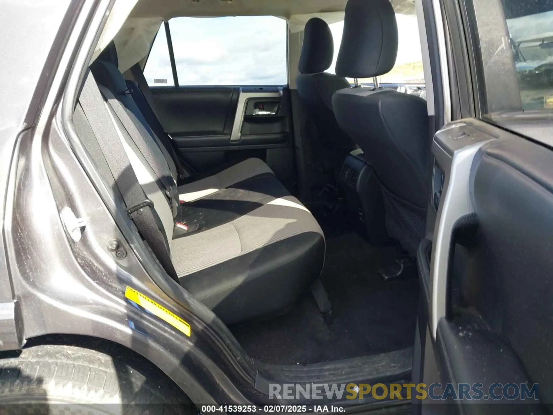8 fotografías del automóvil dañado JTEBU5JR9K5666170 TOYOTA 4RUNNER 2019