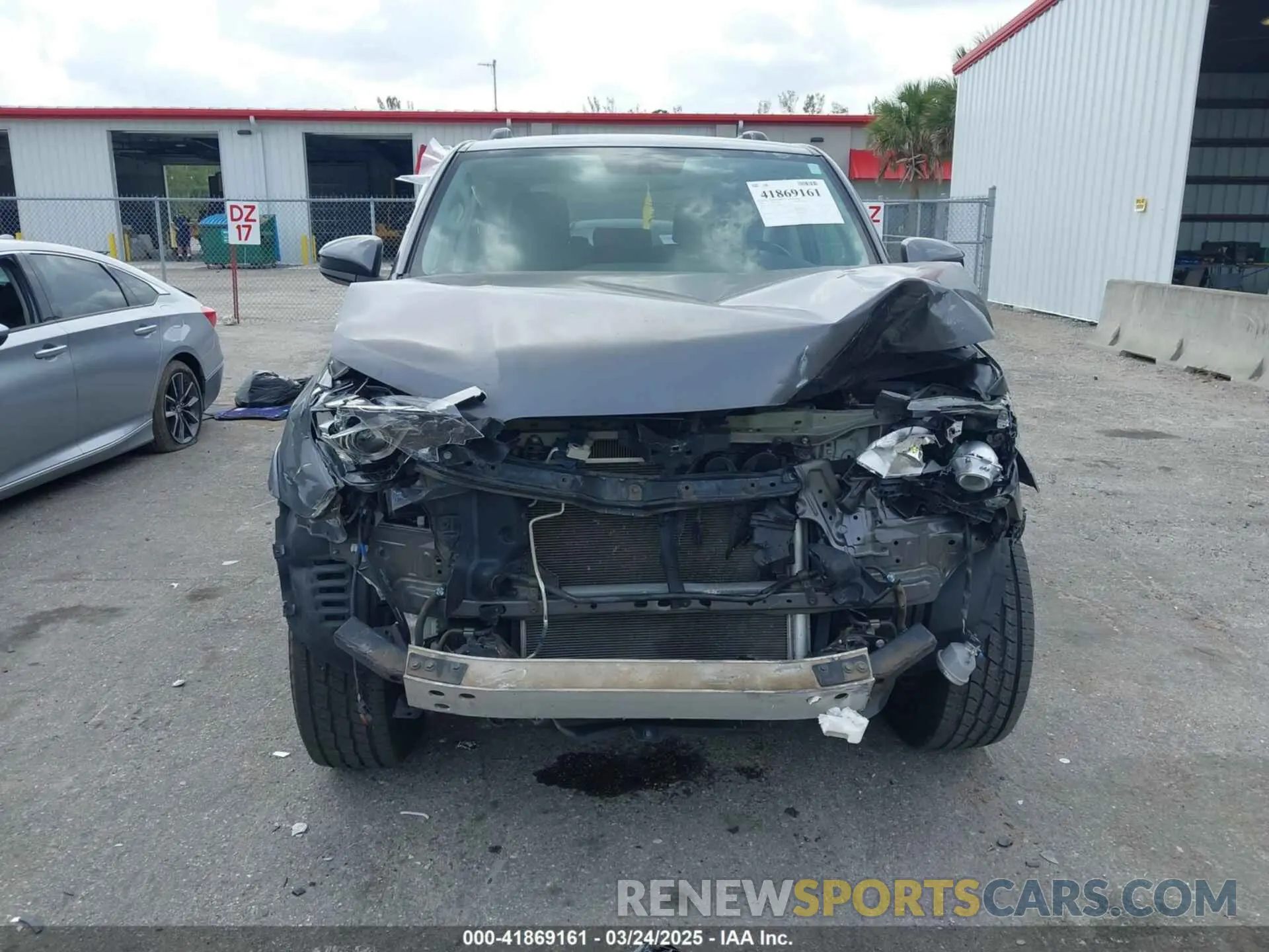 12 fotografías del automóvil dañado JTEBU5JRXK5638880 TOYOTA 4RUNNER 2019