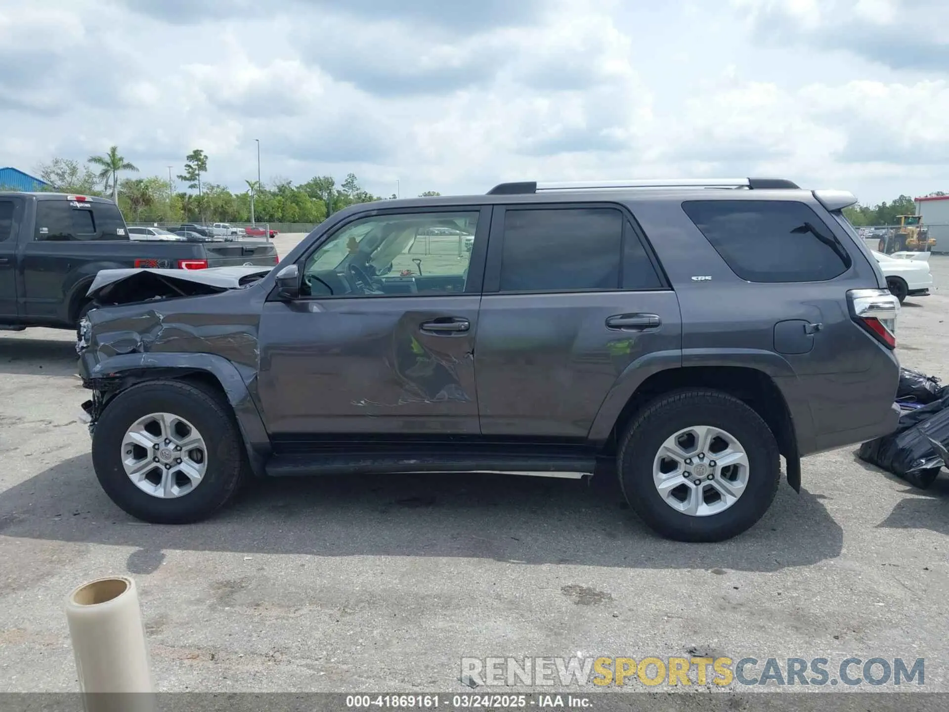 14 fotografías del automóvil dañado JTEBU5JRXK5638880 TOYOTA 4RUNNER 2019