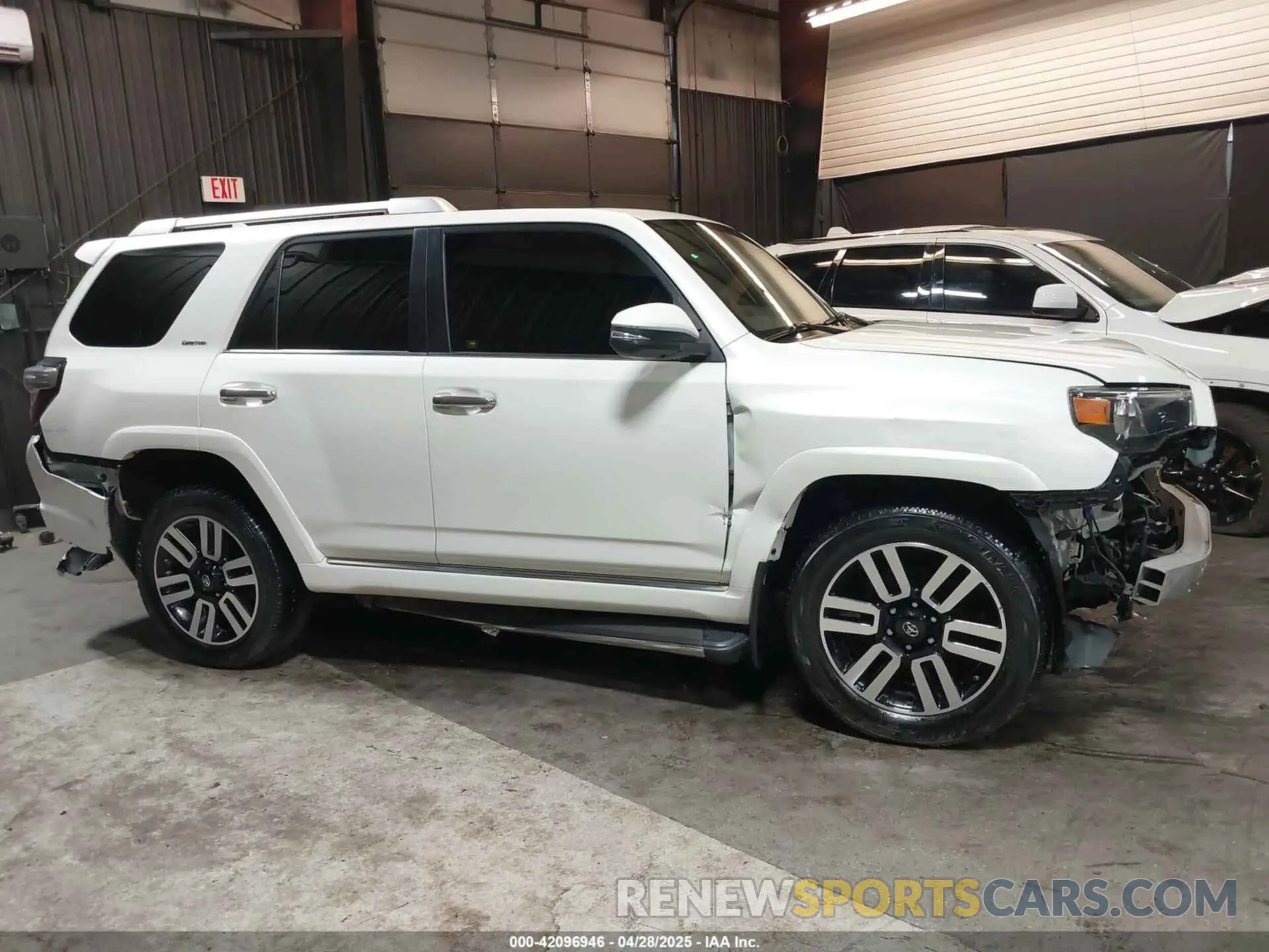 14 fotografías del automóvil dañado JTEBU5JRXK5678456 TOYOTA 4RUNNER 2019