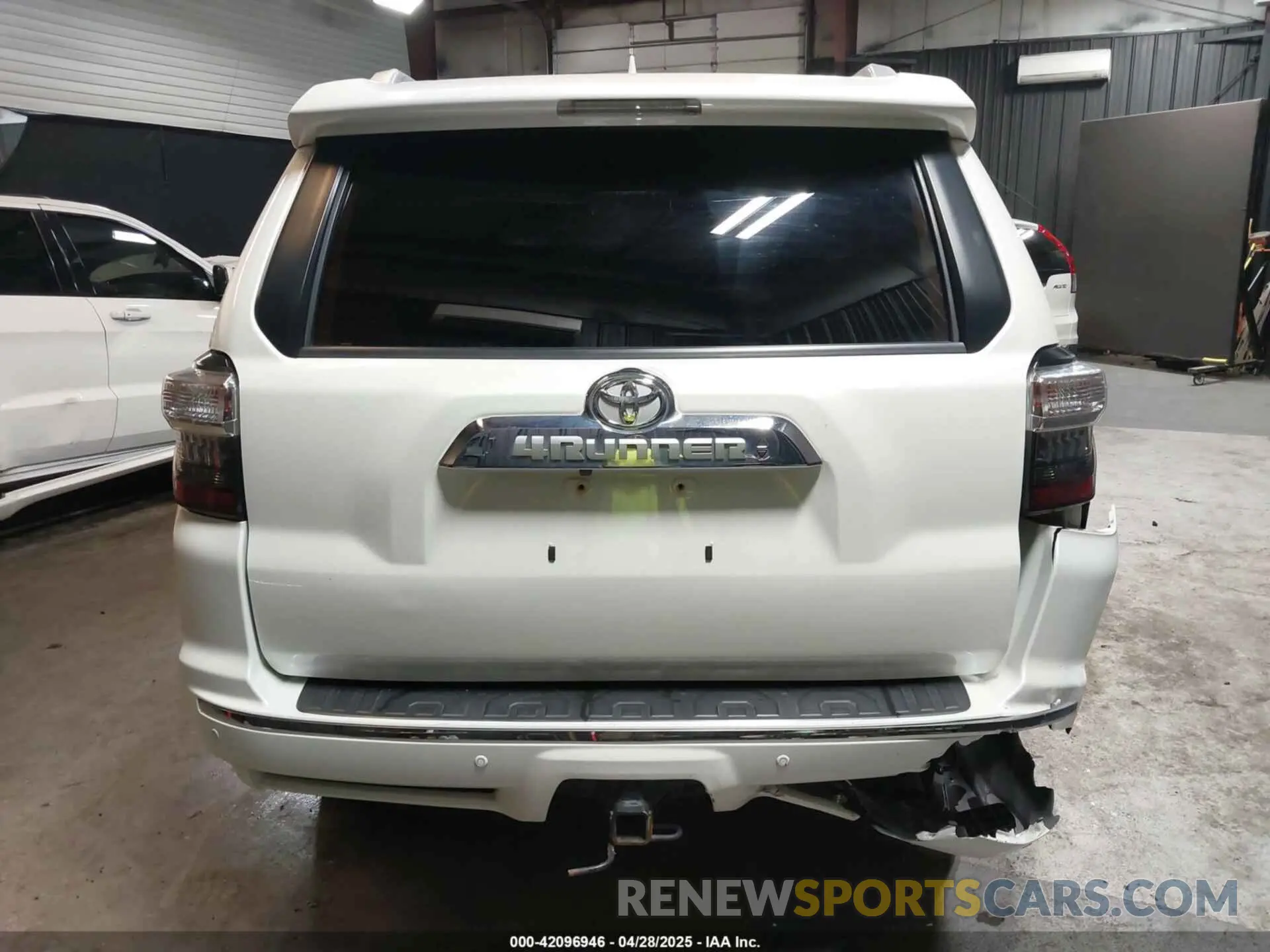 17 fotografías del automóvil dañado JTEBU5JRXK5678456 TOYOTA 4RUNNER 2019