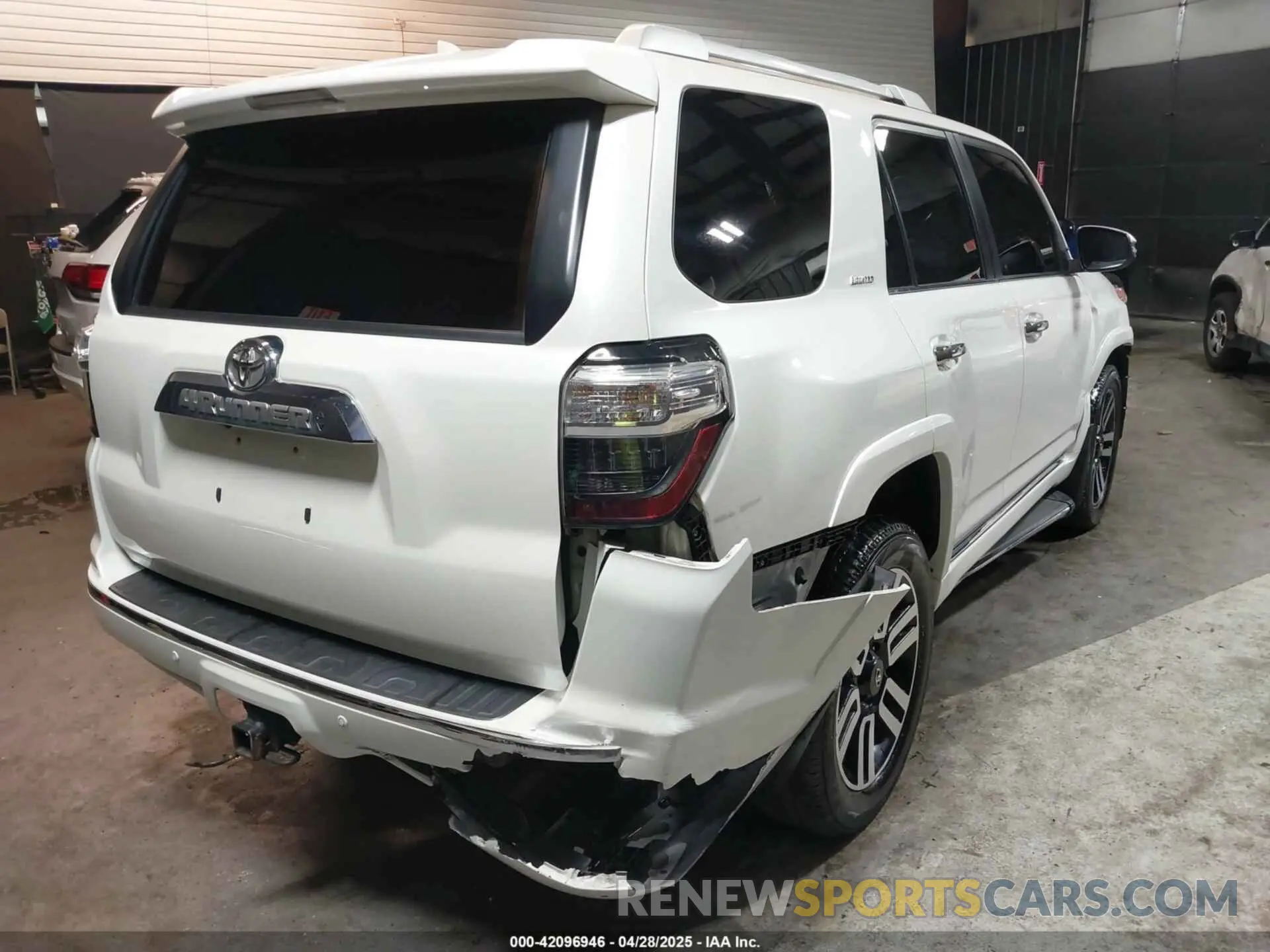 4 fotografías del automóvil dañado JTEBU5JRXK5678456 TOYOTA 4RUNNER 2019