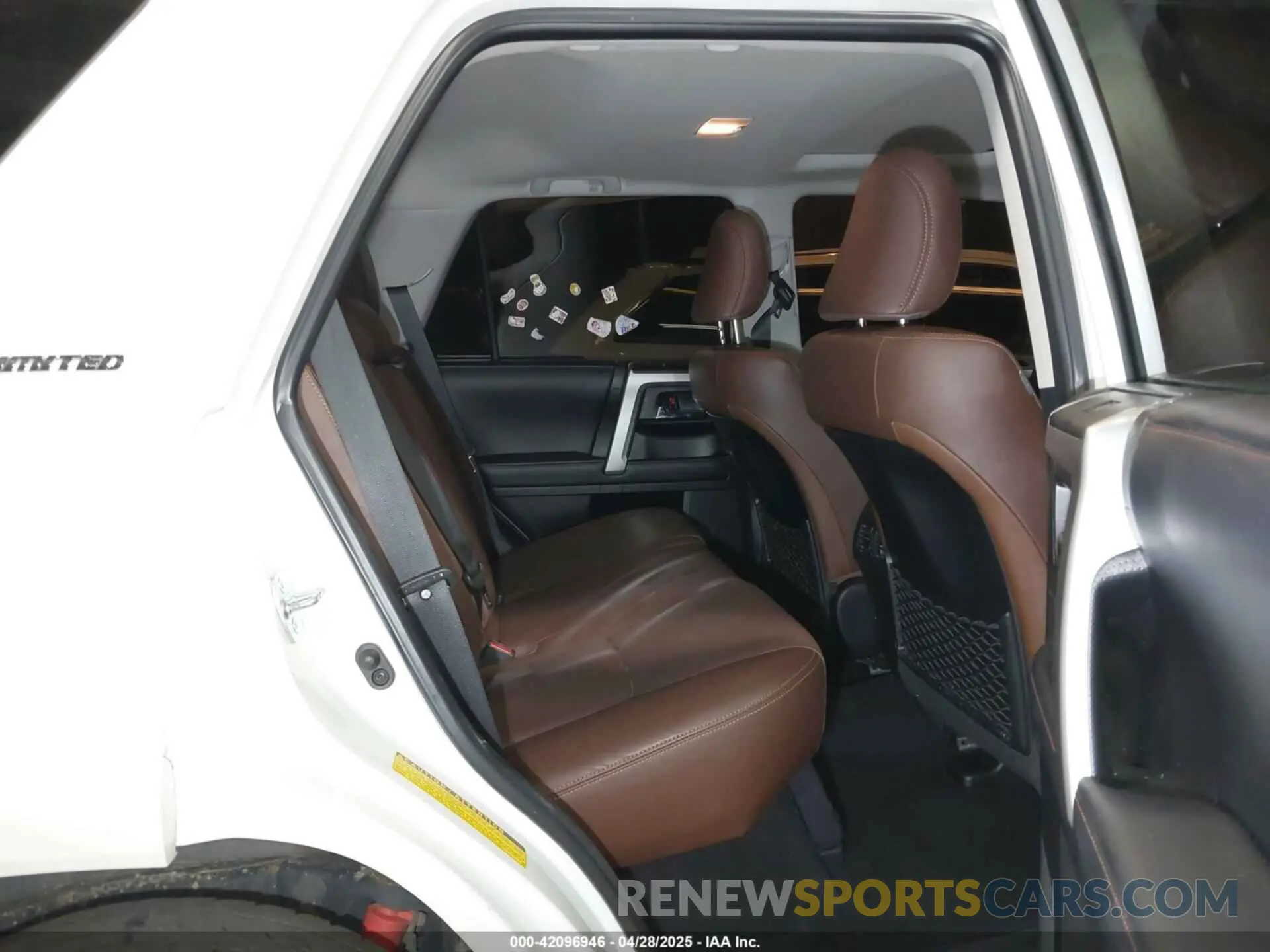 8 fotografías del automóvil dañado JTEBU5JRXK5678456 TOYOTA 4RUNNER 2019