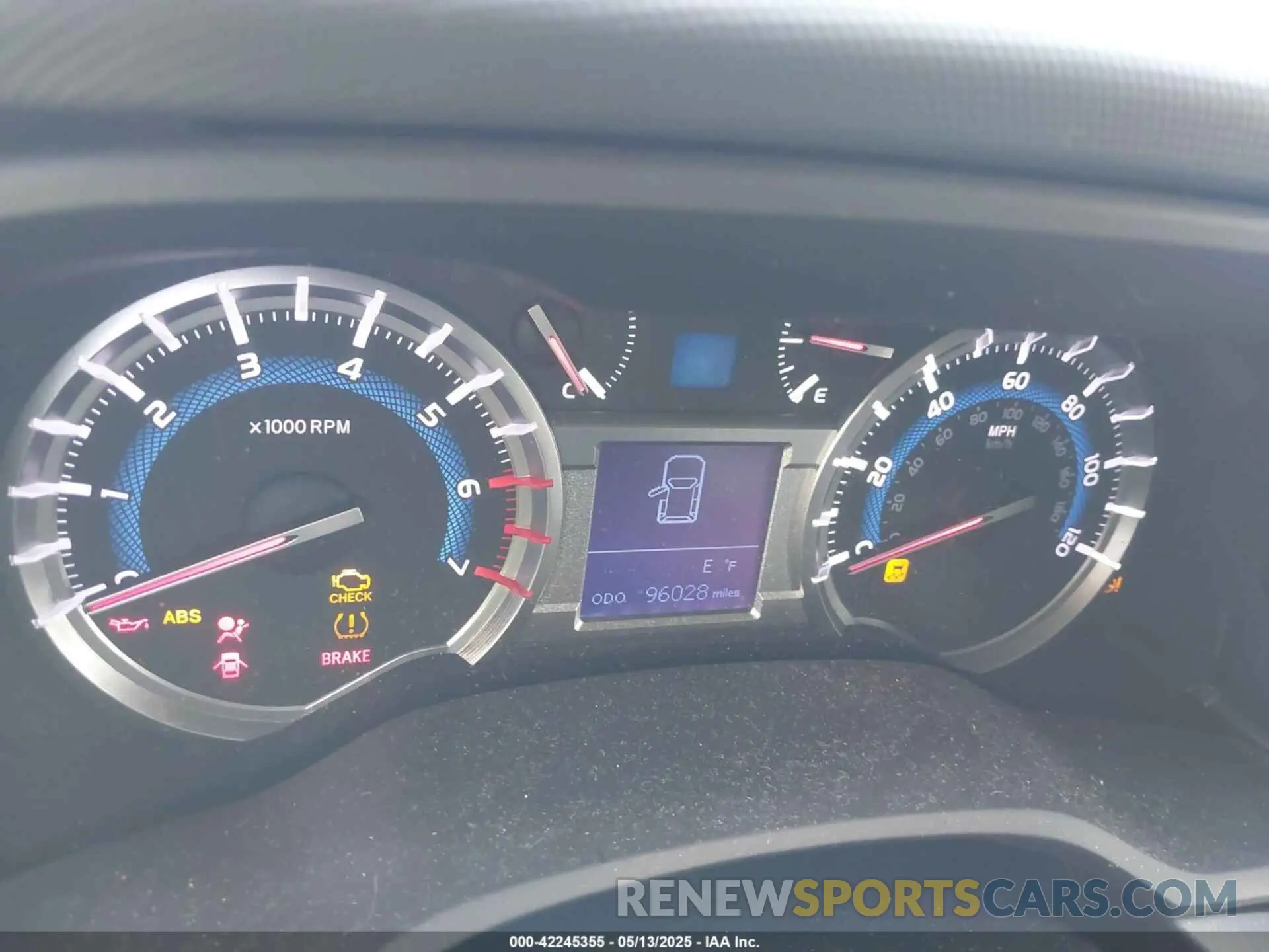 7 fotografías del automóvil dañado JTEZU5JR0K5210007 TOYOTA 4RUNNER 2019