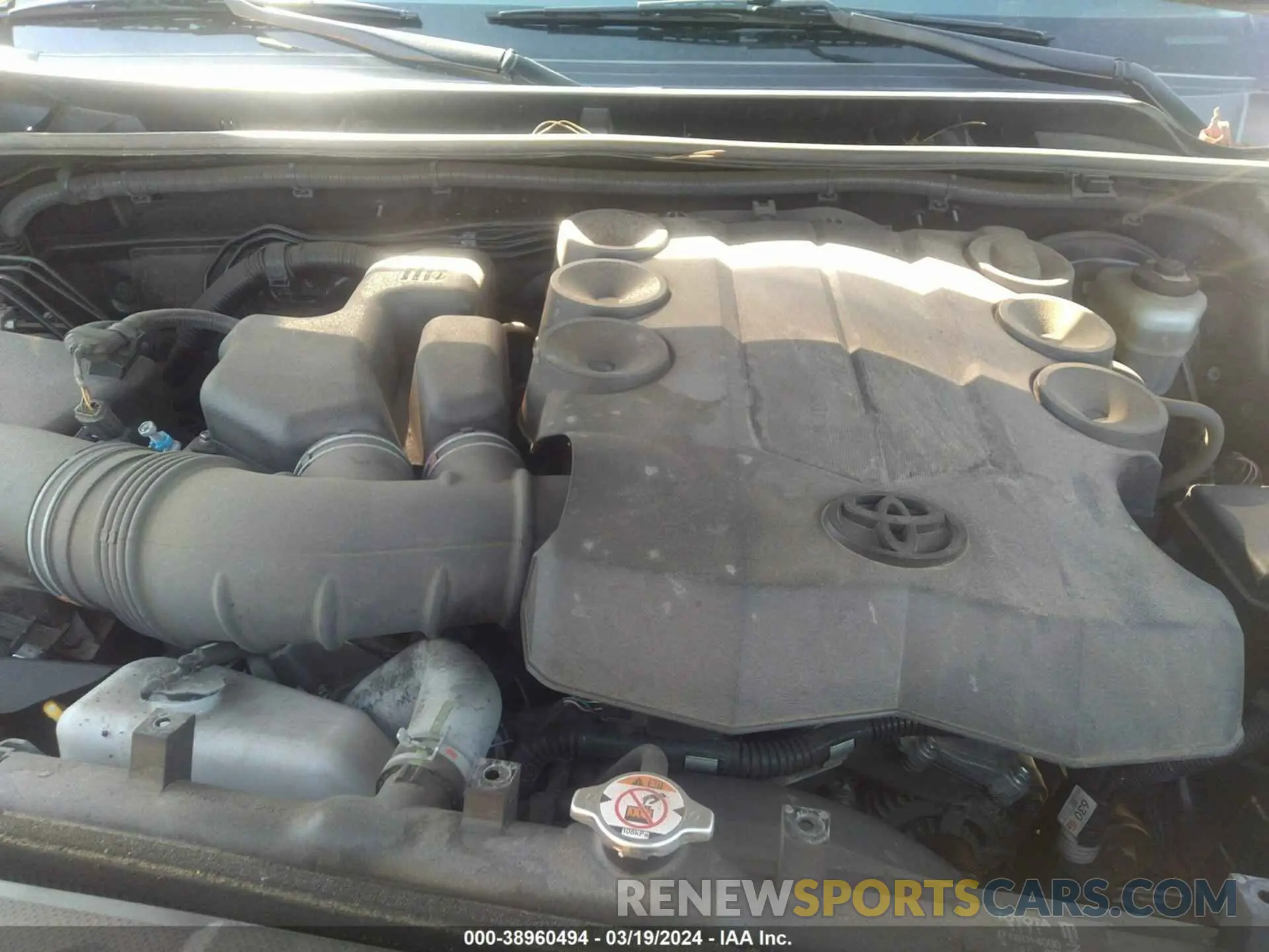 10 fotografías del automóvil dañado JTEZU5JR0K5211237 TOYOTA 4RUNNER 2019