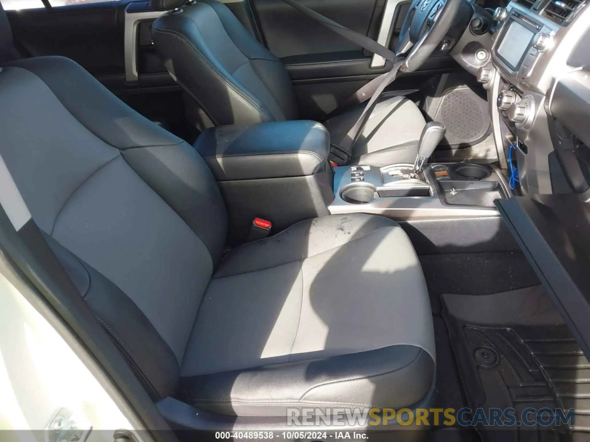 5 fotografías del automóvil dañado JTEZU5JR1K5211893 TOYOTA 4RUNNER 2019