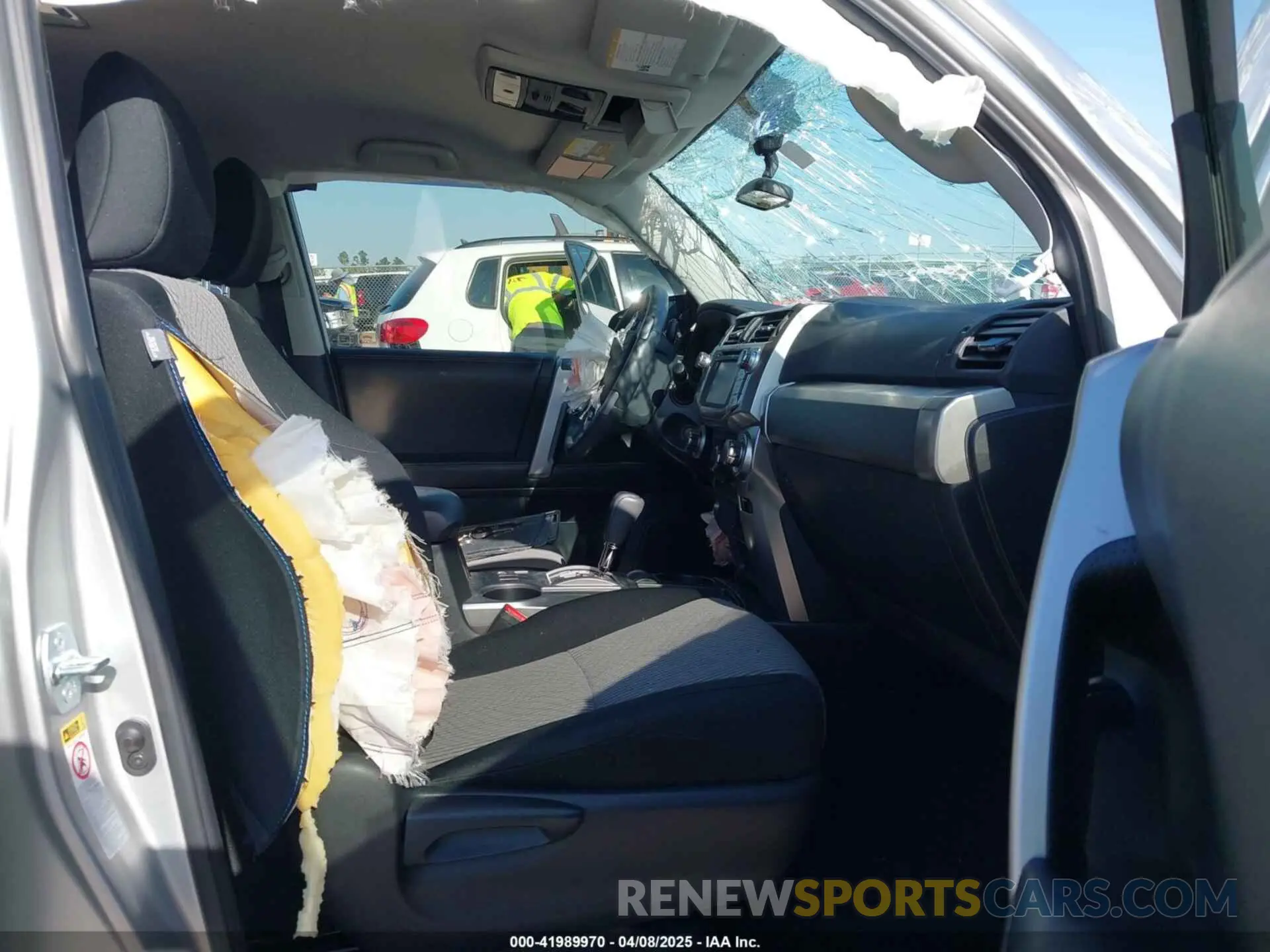 5 fotografías del automóvil dañado JTEZU5JR2K5202877 TOYOTA 4RUNNER 2019