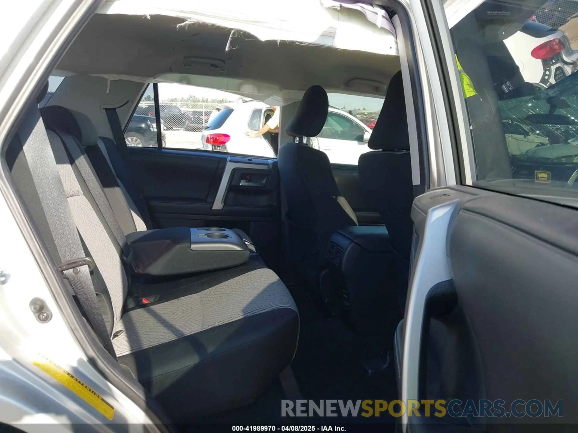 8 fotografías del automóvil dañado JTEZU5JR2K5202877 TOYOTA 4RUNNER 2019