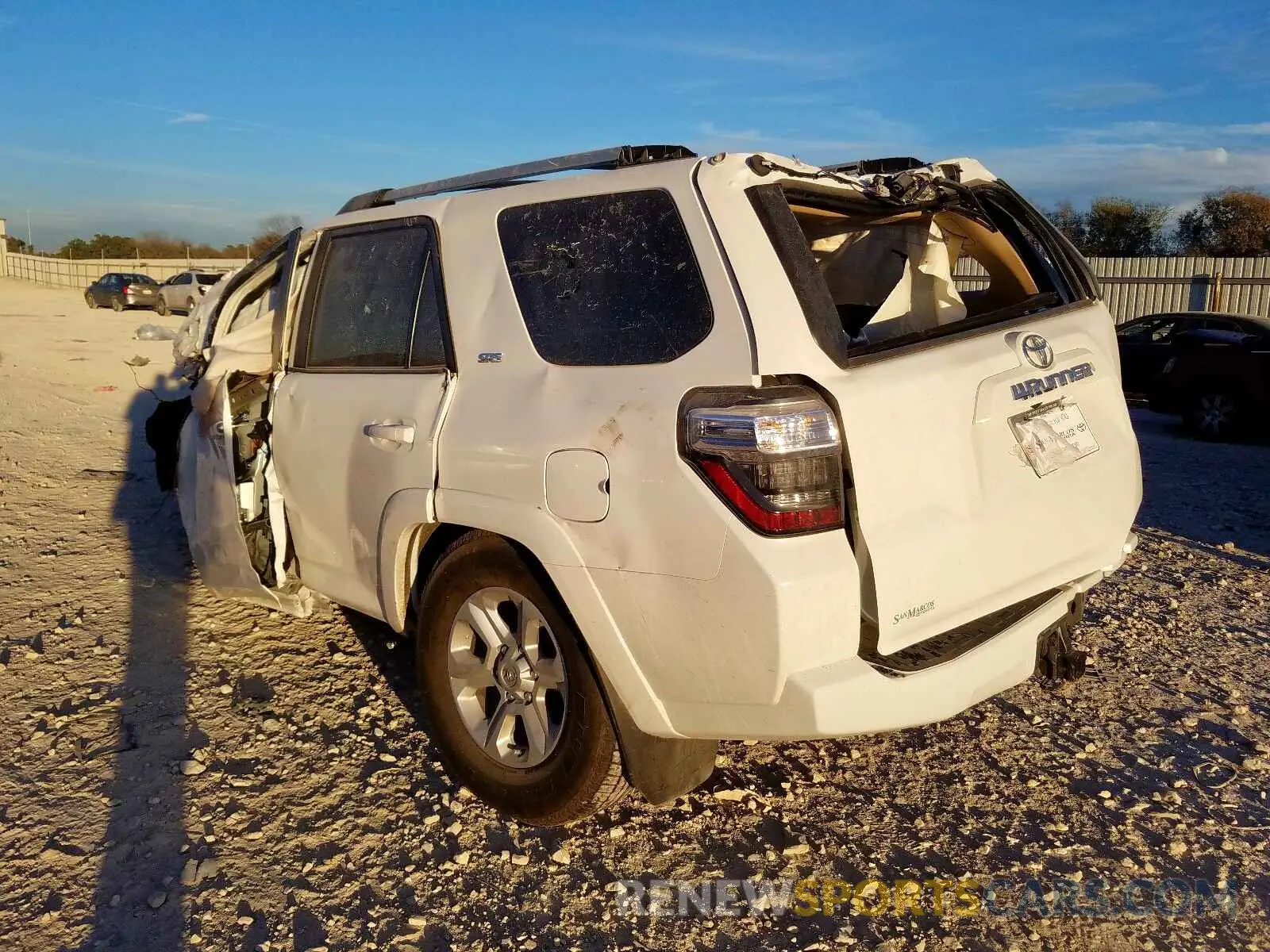 3 fotografías del automóvil dañado JTEZU5JR3K5210857 TOYOTA 4RUNNER 2019