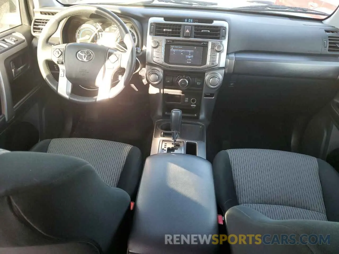 8 fotografías del automóvil dañado JTEZU5JR7K5202258 TOYOTA 4RUNNER 2019