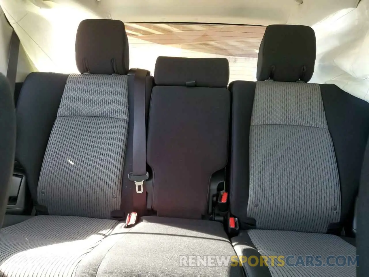 10 fotografías del automóvil dañado JTEZU5JR7K5212031 TOYOTA 4RUNNER 2019