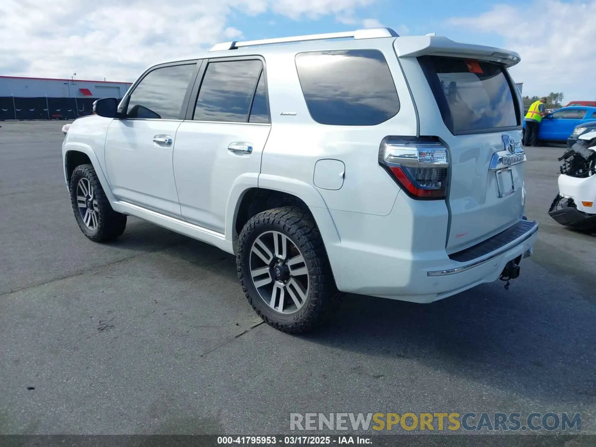 3 fotografías del automóvil dañado JTEZU5JR8K5198107 TOYOTA 4RUNNER 2019
