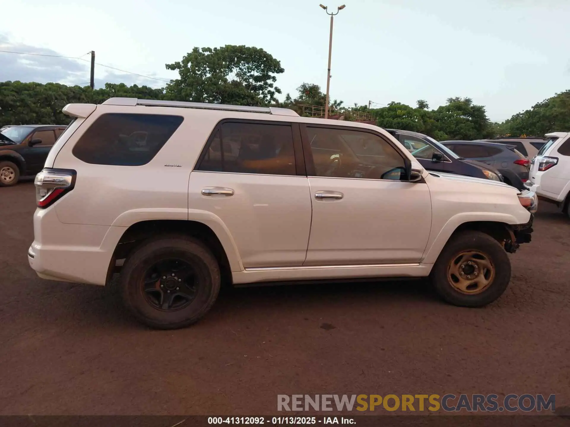 14 fotografías del automóvil dañado JTEZU5JR8K5208439 TOYOTA 4RUNNER 2019
