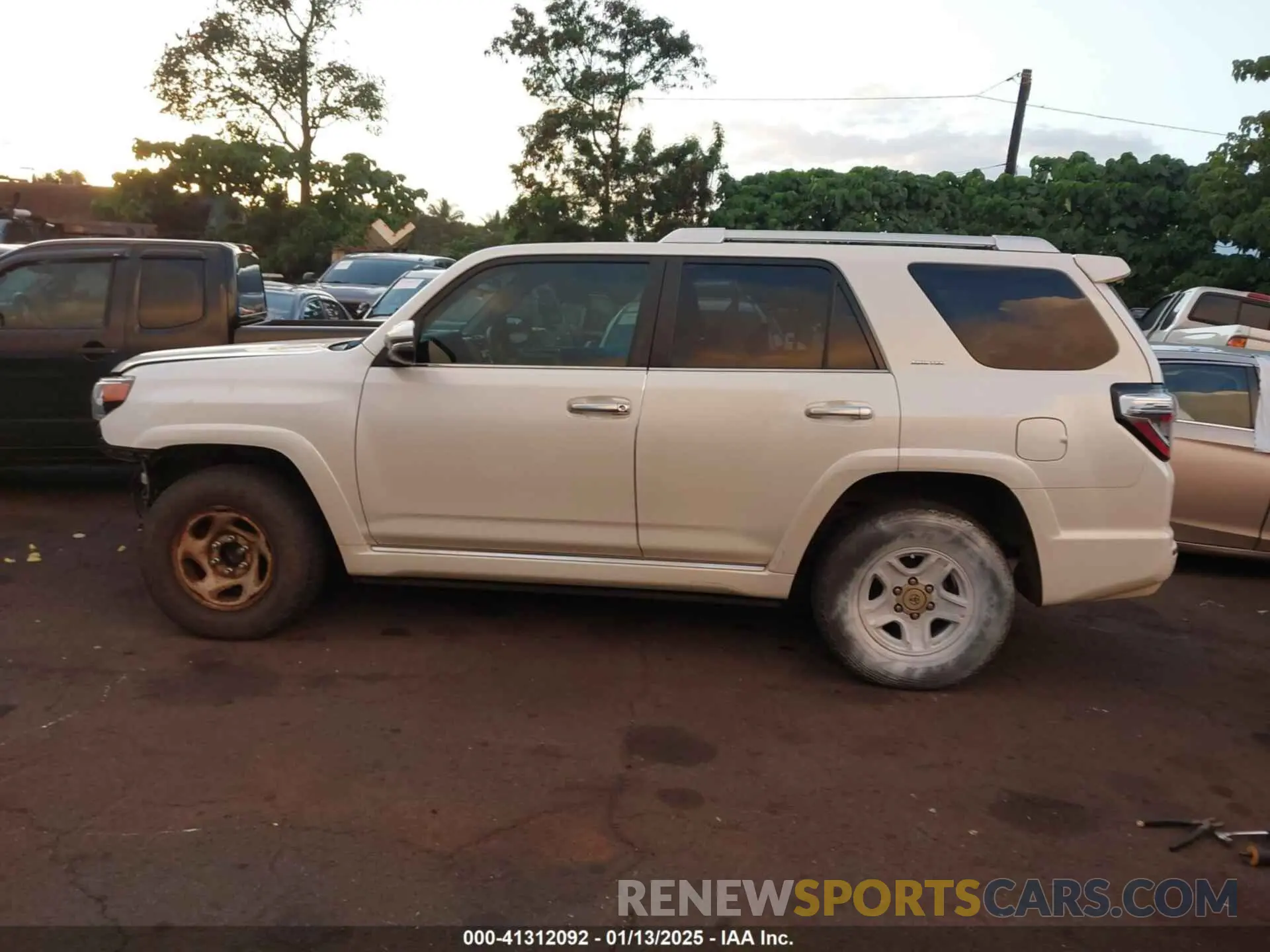 15 fotografías del automóvil dañado JTEZU5JR8K5208439 TOYOTA 4RUNNER 2019