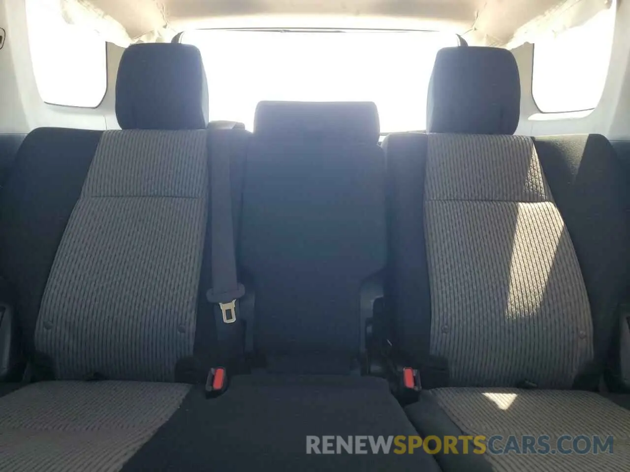 10 fotografías del automóvil dañado JTEZU5JR8K5210109 TOYOTA 4RUNNER 2019
