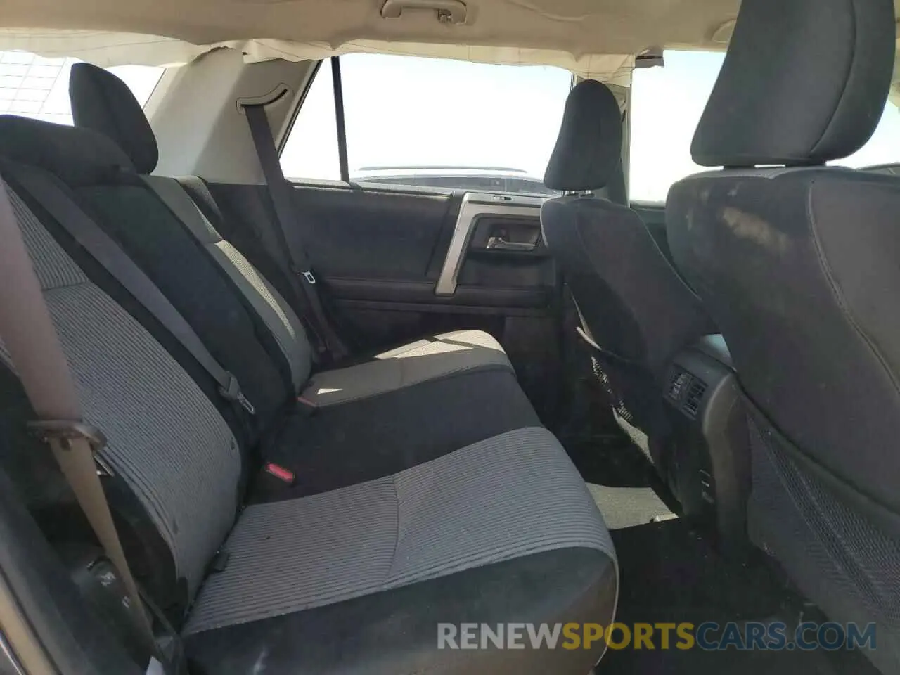 12 fotografías del automóvil dañado JTEZU5JR8K5210109 TOYOTA 4RUNNER 2019