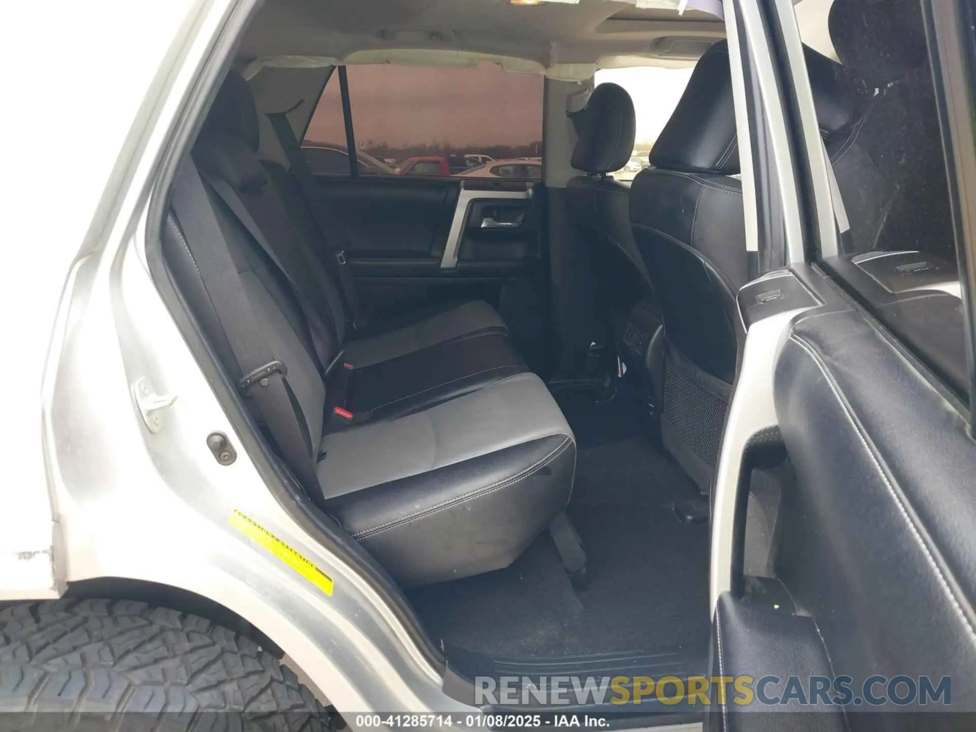 8 fotografías del automóvil dañado JTEZU5JRXK5206675 TOYOTA 4RUNNER 2019