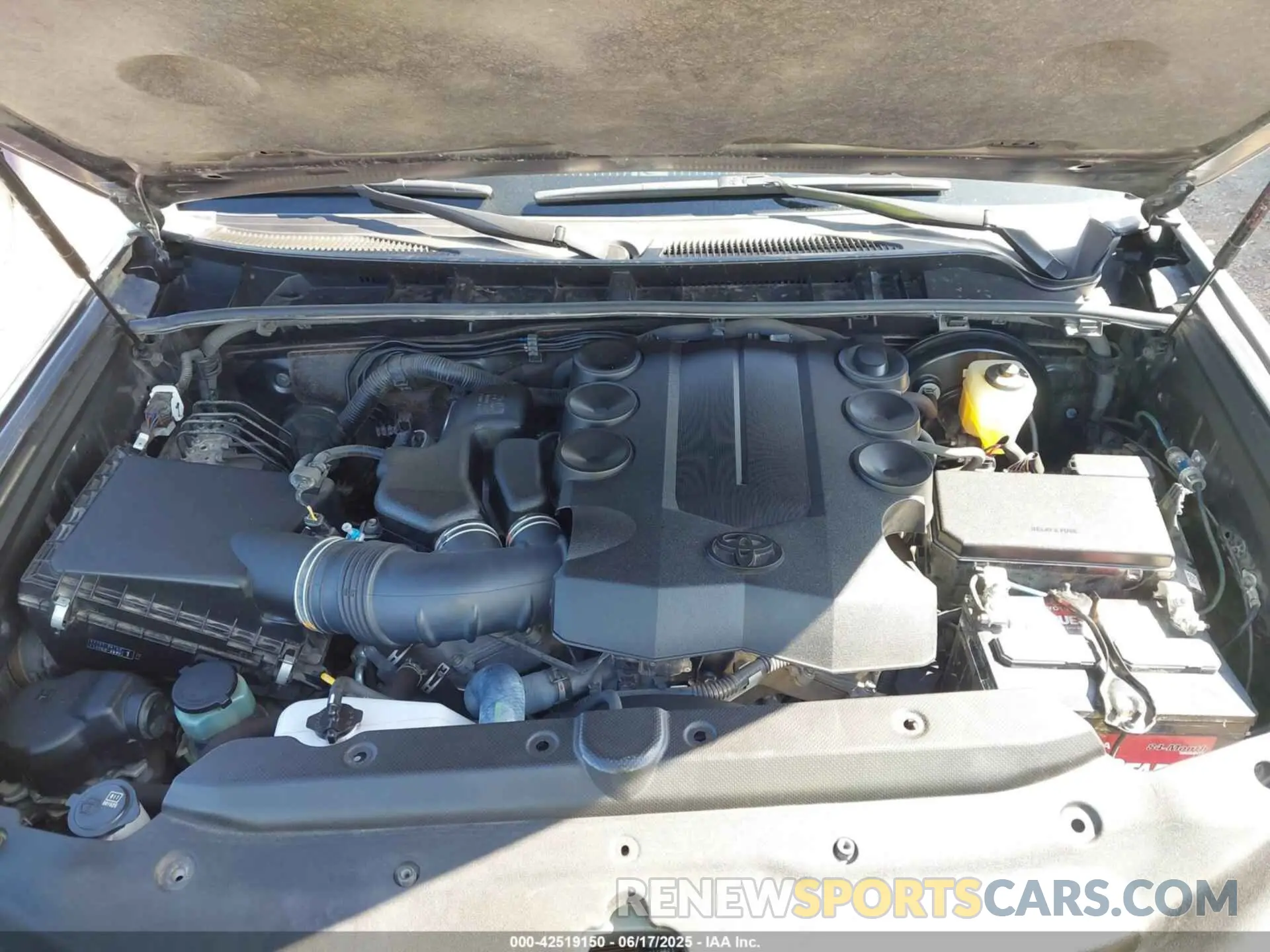 10 fotografías del automóvil dañado JTEZU5JRXK5210824 TOYOTA 4RUNNER 2019