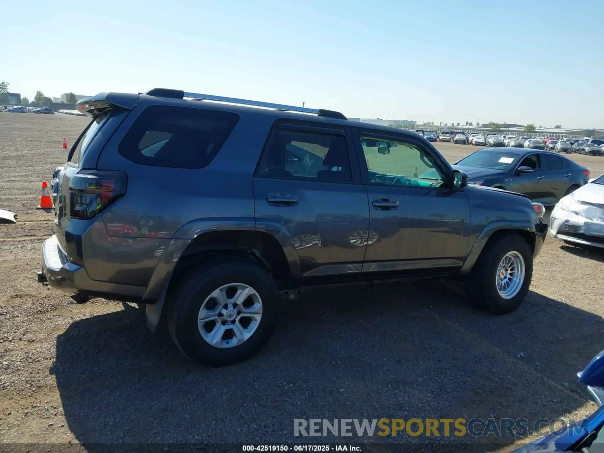 14 fotografías del automóvil dañado JTEZU5JRXK5210824 TOYOTA 4RUNNER 2019