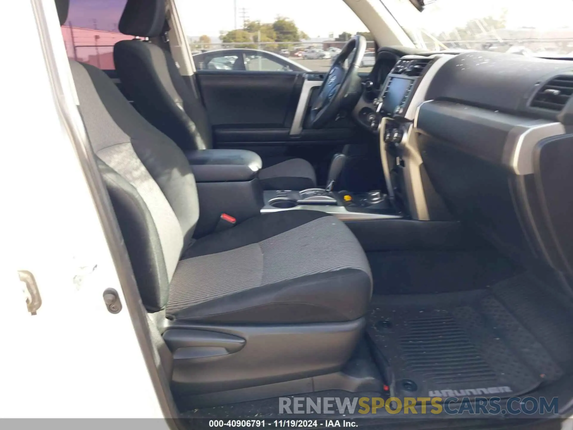 5 fotografías del automóvil dañado JTEBU5JR0L5791477 TOYOTA 4RUNNER 2020