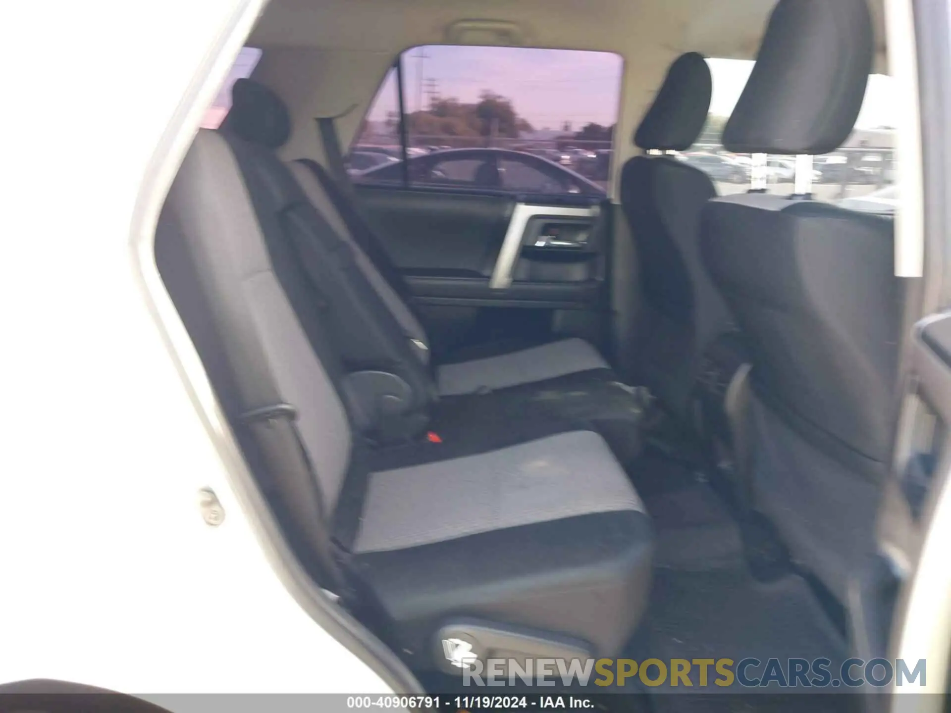 8 fotografías del automóvil dañado JTEBU5JR0L5791477 TOYOTA 4RUNNER 2020