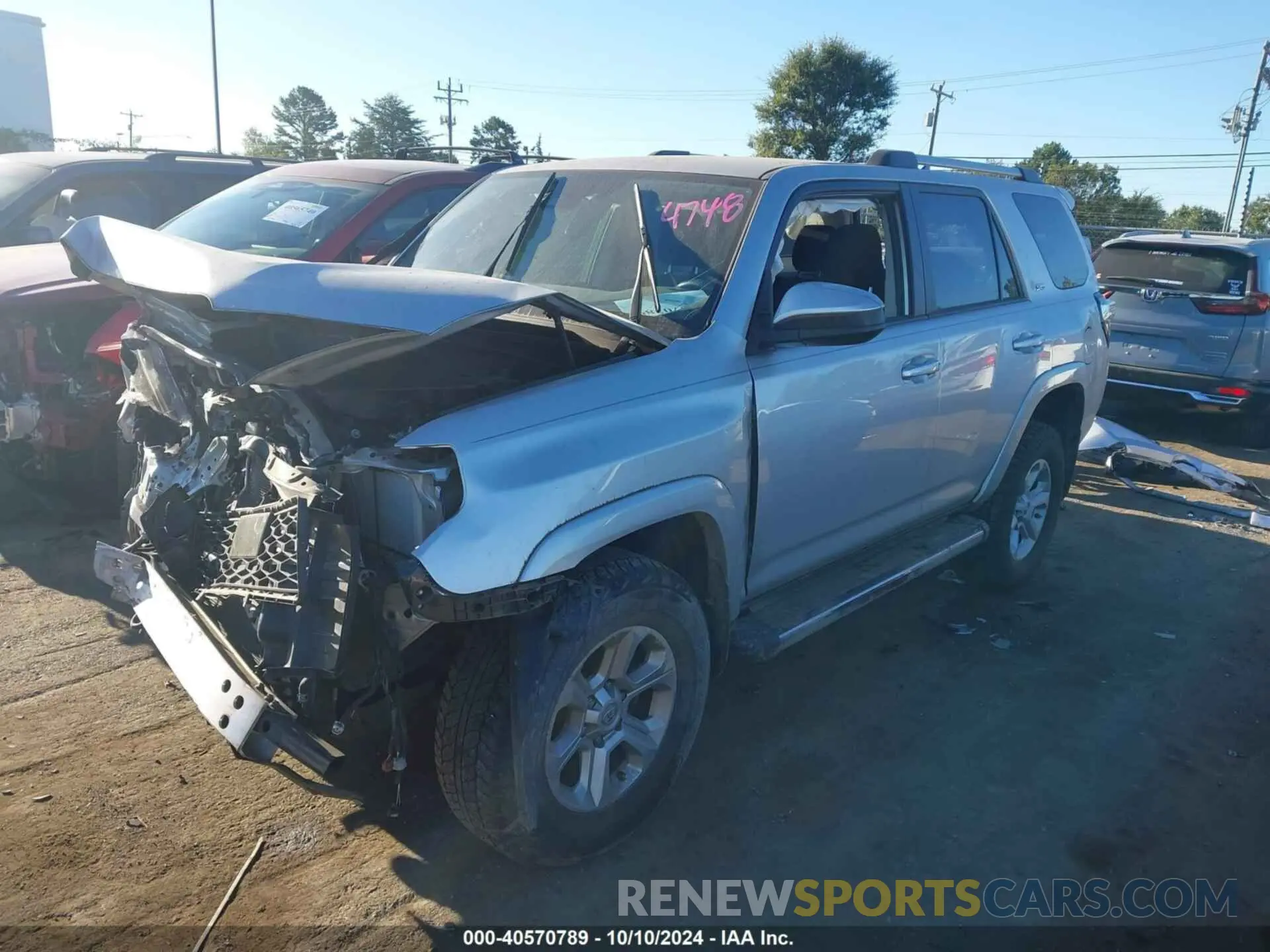2 fotografías del automóvil dañado JTEBU5JR1L5744748 TOYOTA 4RUNNER 2020
