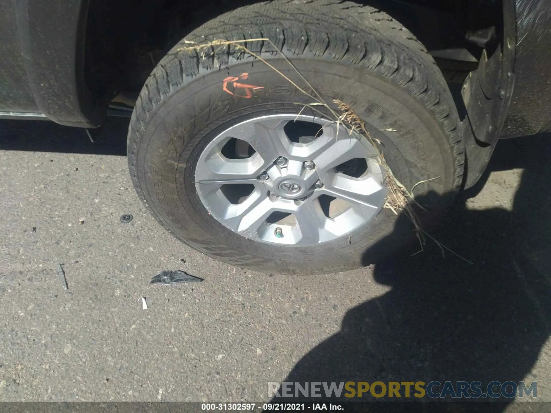 14 fotografías del automóvil dañado JTEBU5JR3L5742886 TOYOTA 4RUNNER 2020