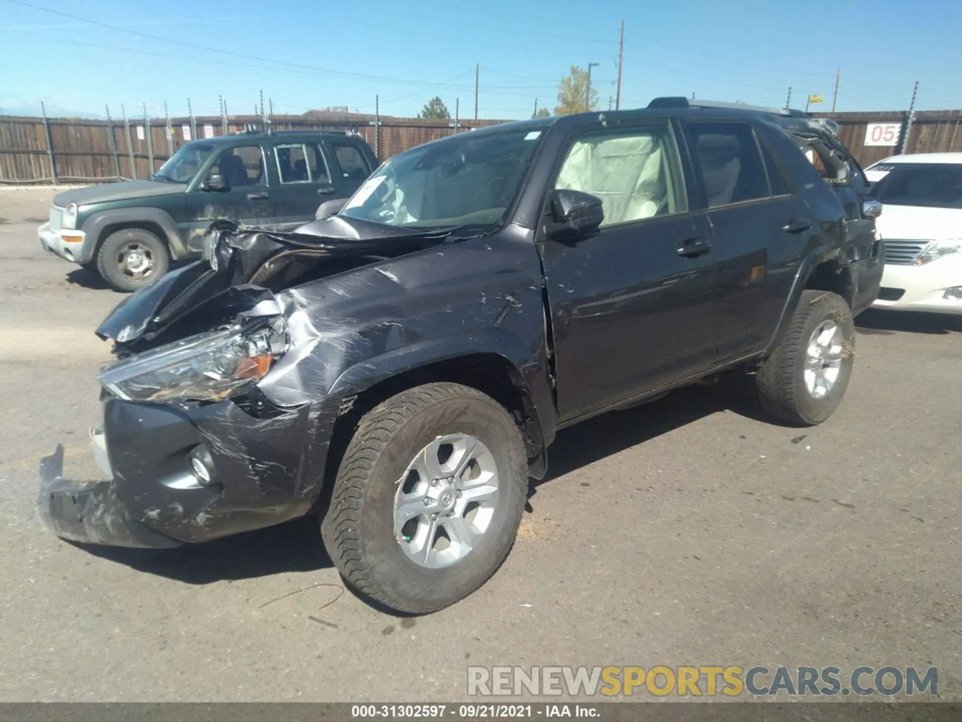 2 fotografías del automóvil dañado JTEBU5JR3L5742886 TOYOTA 4RUNNER 2020