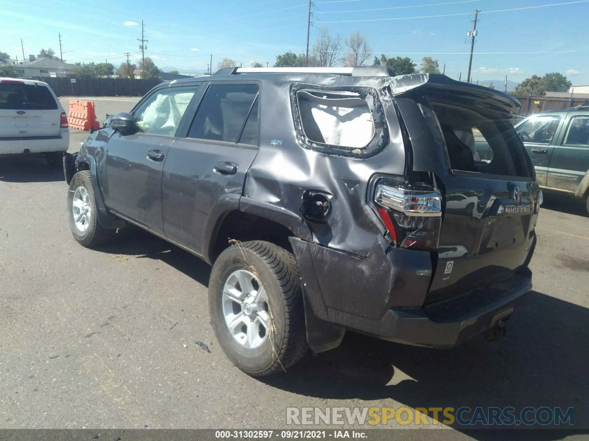 3 fotografías del automóvil dañado JTEBU5JR3L5742886 TOYOTA 4RUNNER 2020