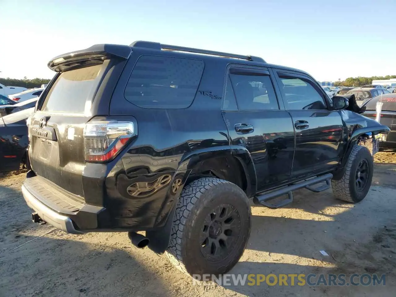 3 fotografías del automóvil dañado JTEBU5JR3L5768887 TOYOTA 4RUNNER 2020
