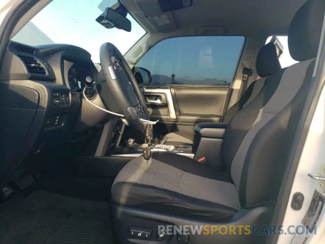 7 fotografías del automóvil dañado JTEBU5JR4L5786993 TOYOTA 4RUNNER 2020