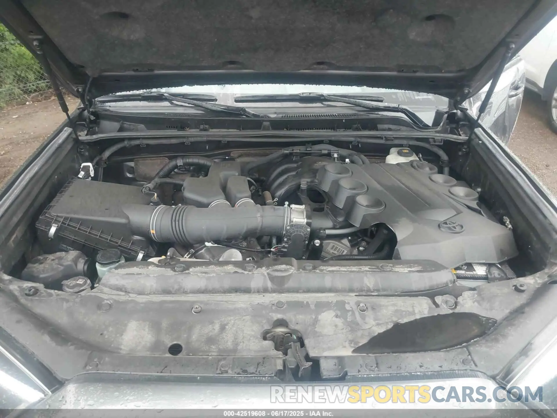 10 fotografías del automóvil dañado JTEBU5JR5L5748544 TOYOTA 4RUNNER 2020