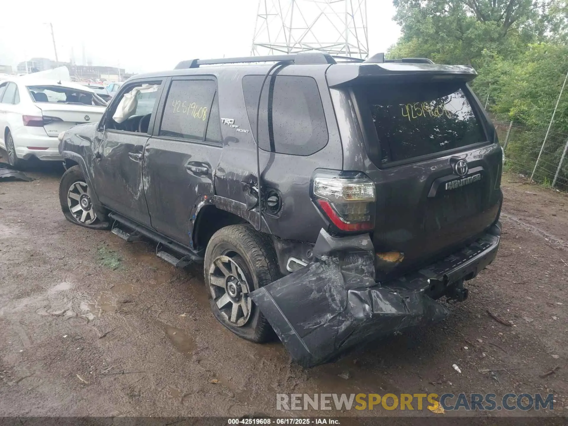 3 fotografías del automóvil dañado JTEBU5JR5L5748544 TOYOTA 4RUNNER 2020
