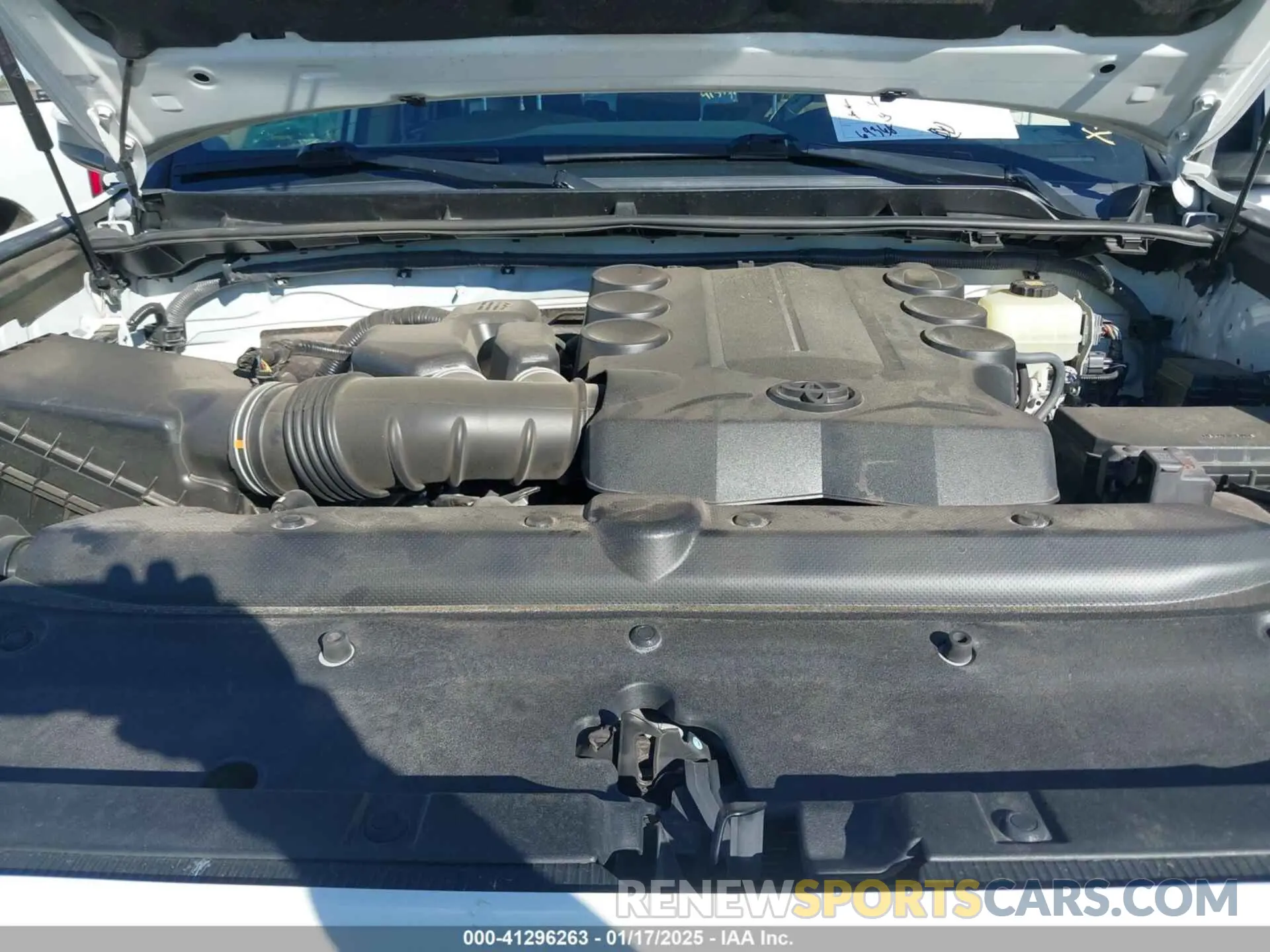 10 fotografías del automóvil dañado JTEBU5JR5L5773699 TOYOTA 4RUNNER 2020